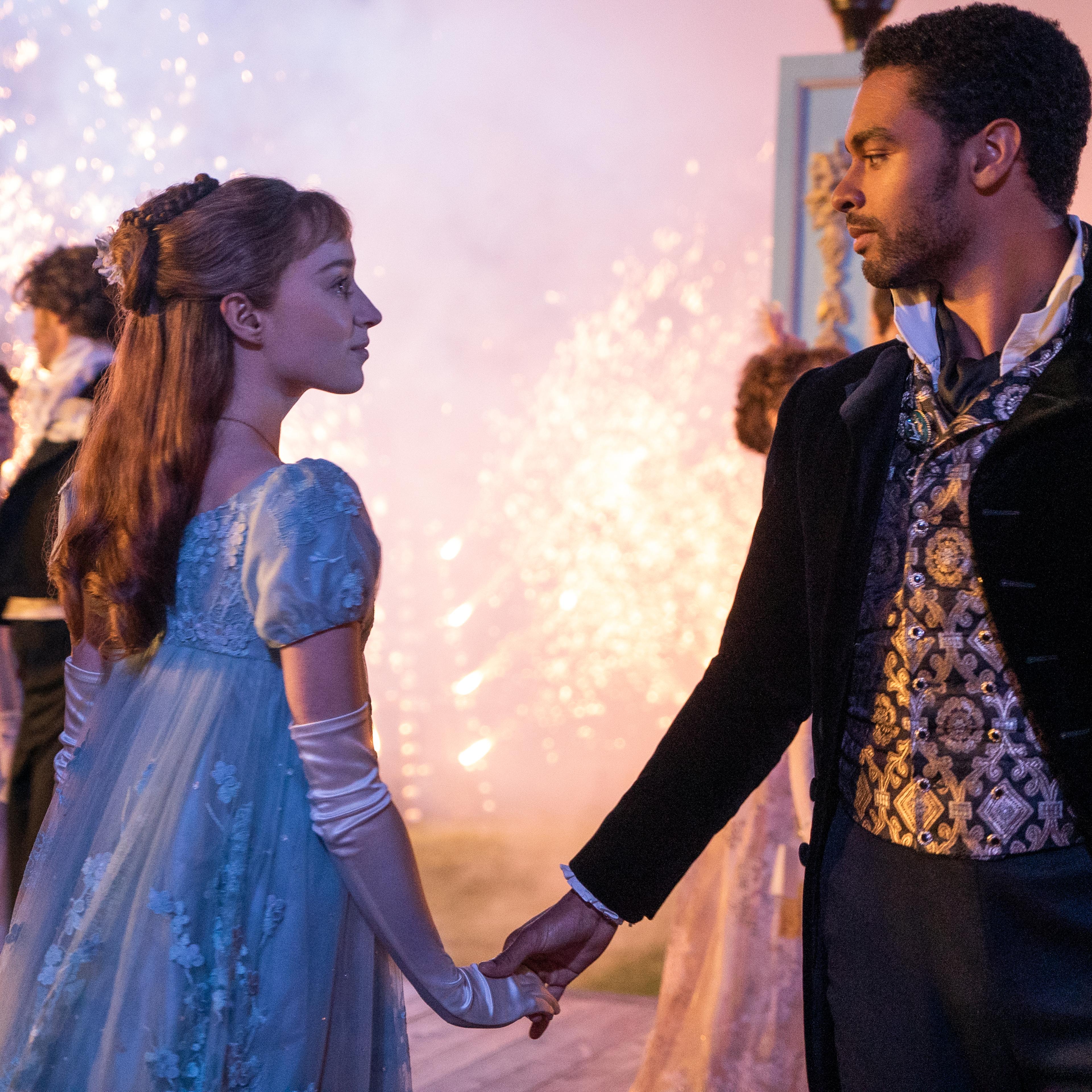 BRIDGERTON (L to R) PHOEBE DYNEVOR as DAPHNE BRIDGERTON and REG-JEAN PAGE as SIMON BASSET in episode 101 of BRIDGERTON Cr. LIAM DANIEL/NETFLIX © 2020