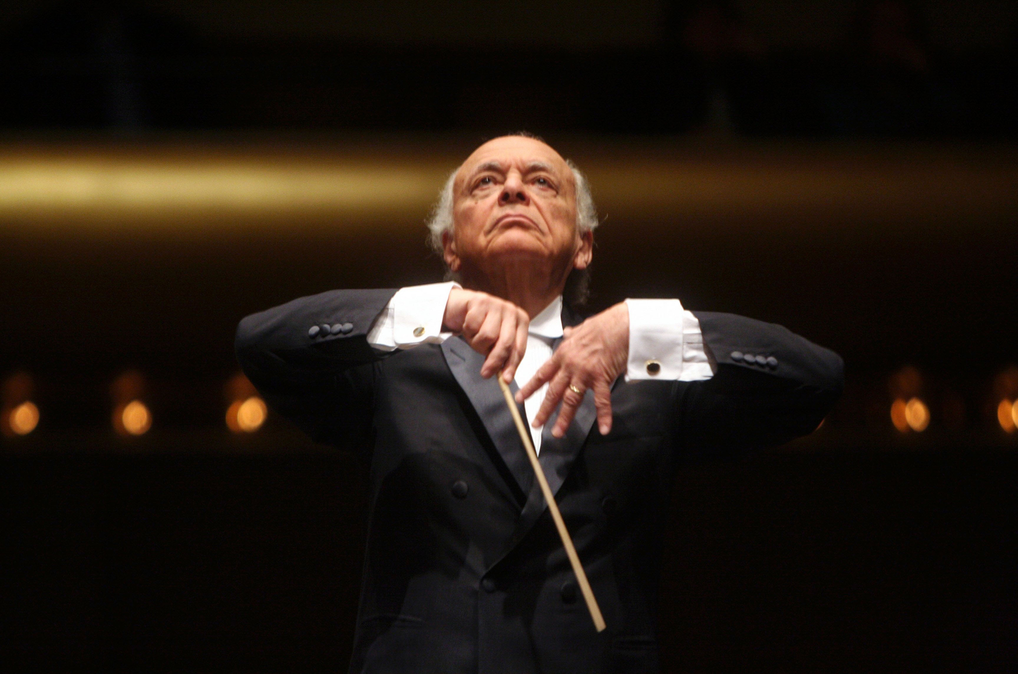 Lorin Maazel conducts New York Philharmonic in Brahms's "Symphony No.4" at Avery Fisher Hall on Jan. 30, 2008.