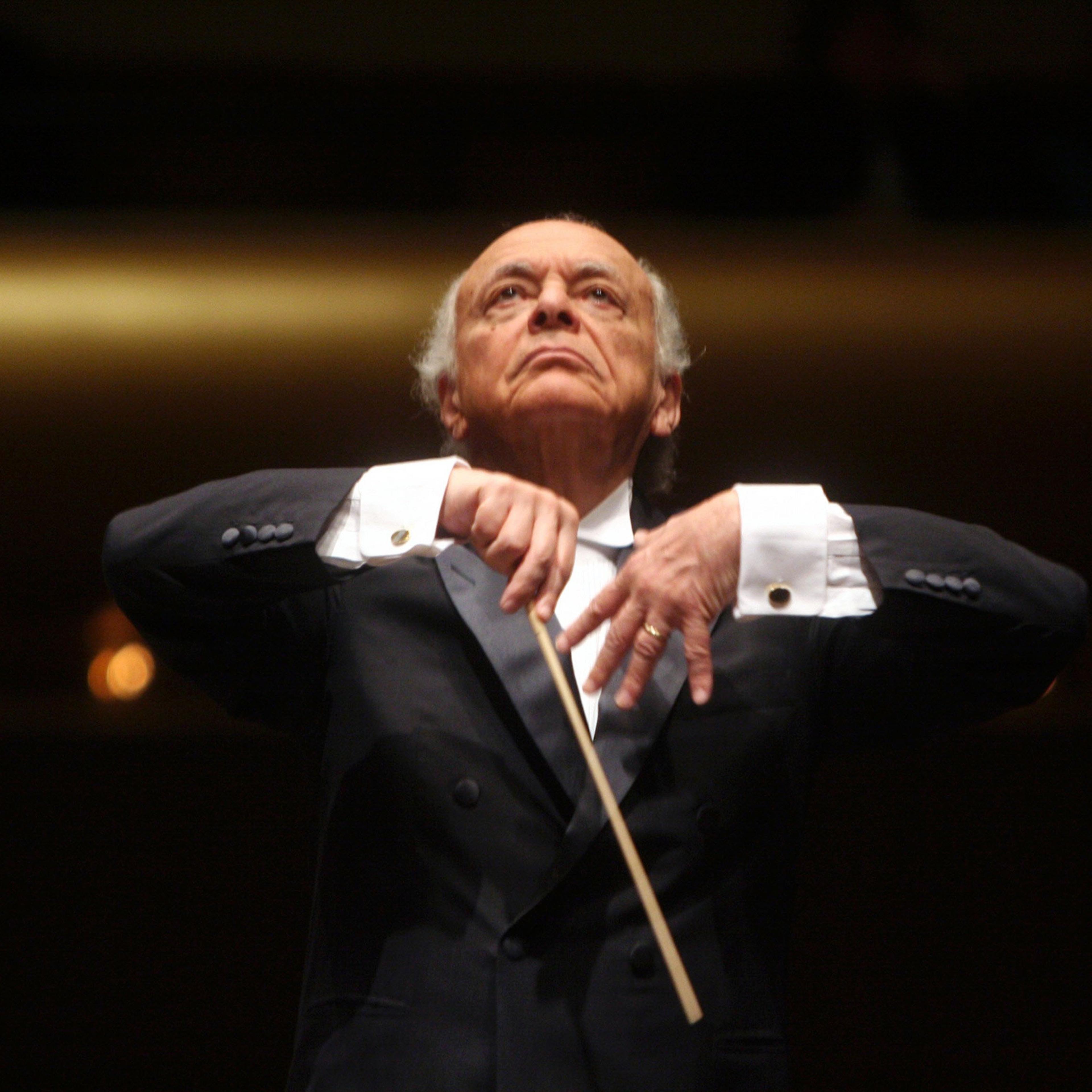 Lorin Maazel conducts New York Philharmonic in Brahms's "Symphony No.4" at Avery Fisher Hall on Jan. 30, 2008.
