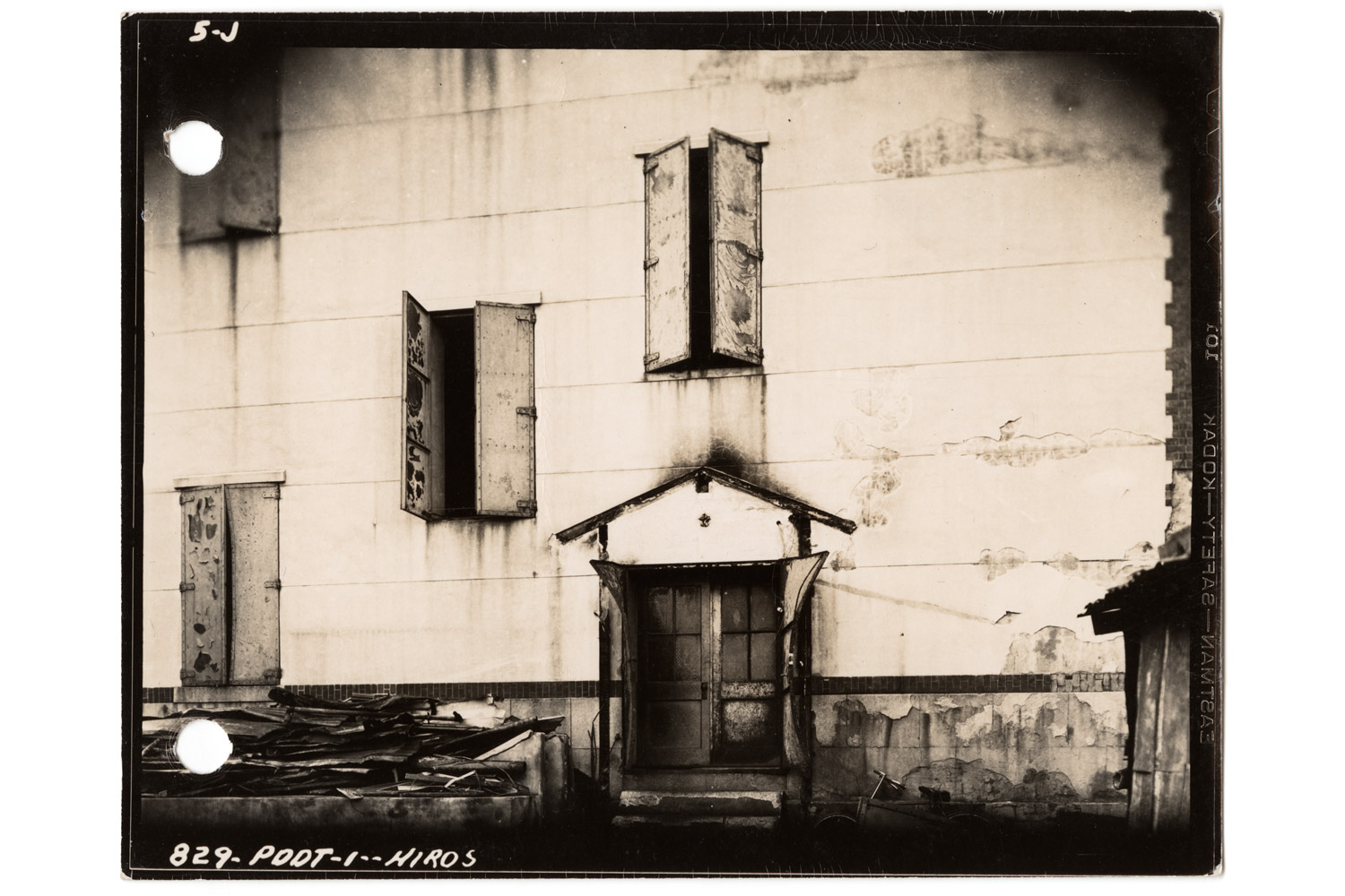 <b>November 17, 1945</b><br>
The Higashi Matsurara branch of the Sumitomo Bank Company had metal and wire-glass doors which stopped the fire from spreading into the building.
