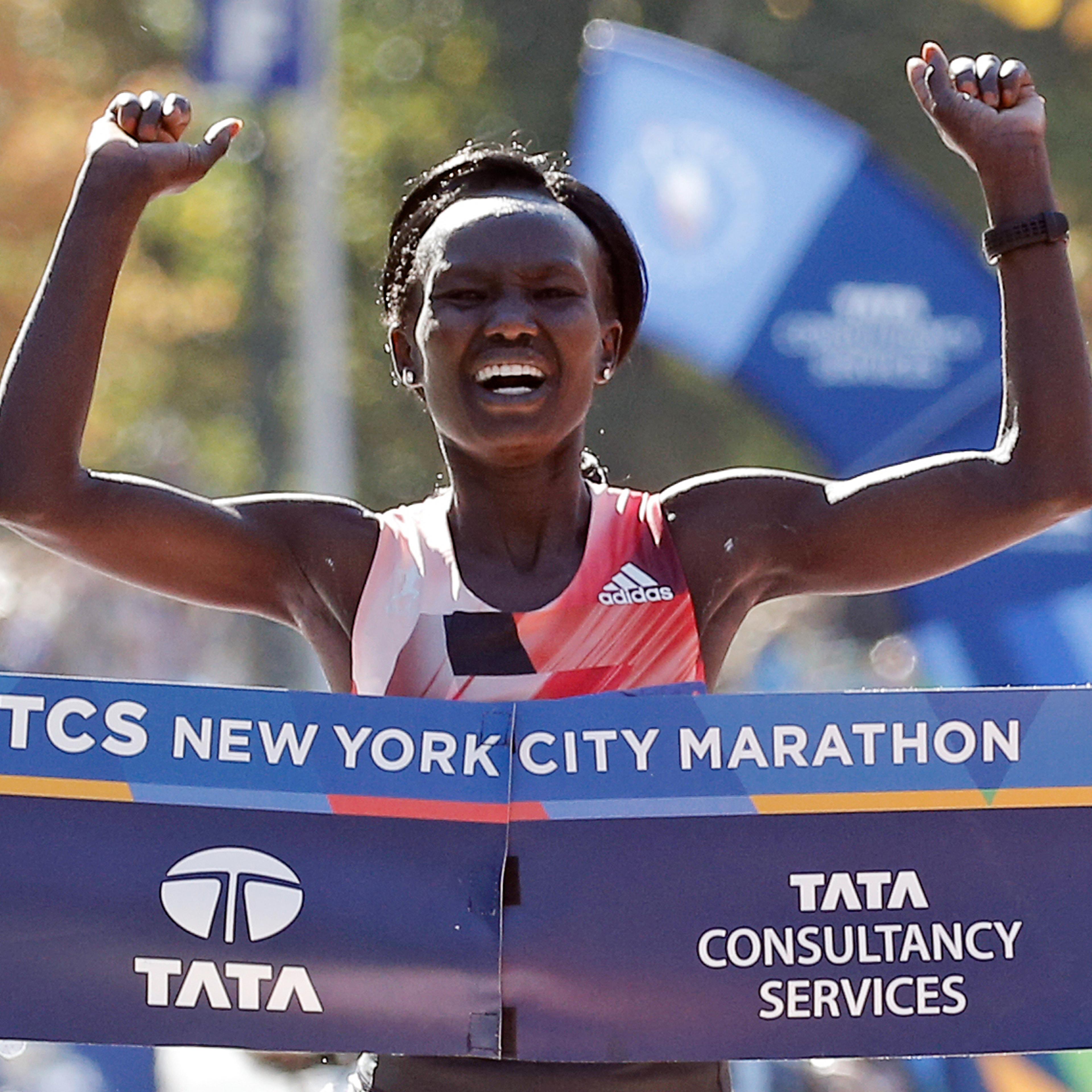 Mary Keitany of Kenya crosses the finish line to win the womens field of the 2016 New York City Marathon in Central Park in the Manhattan borough of New York City, New York, U.S. November 6, 2016. REUTERS/Mike Segar - RTX2S6K8
