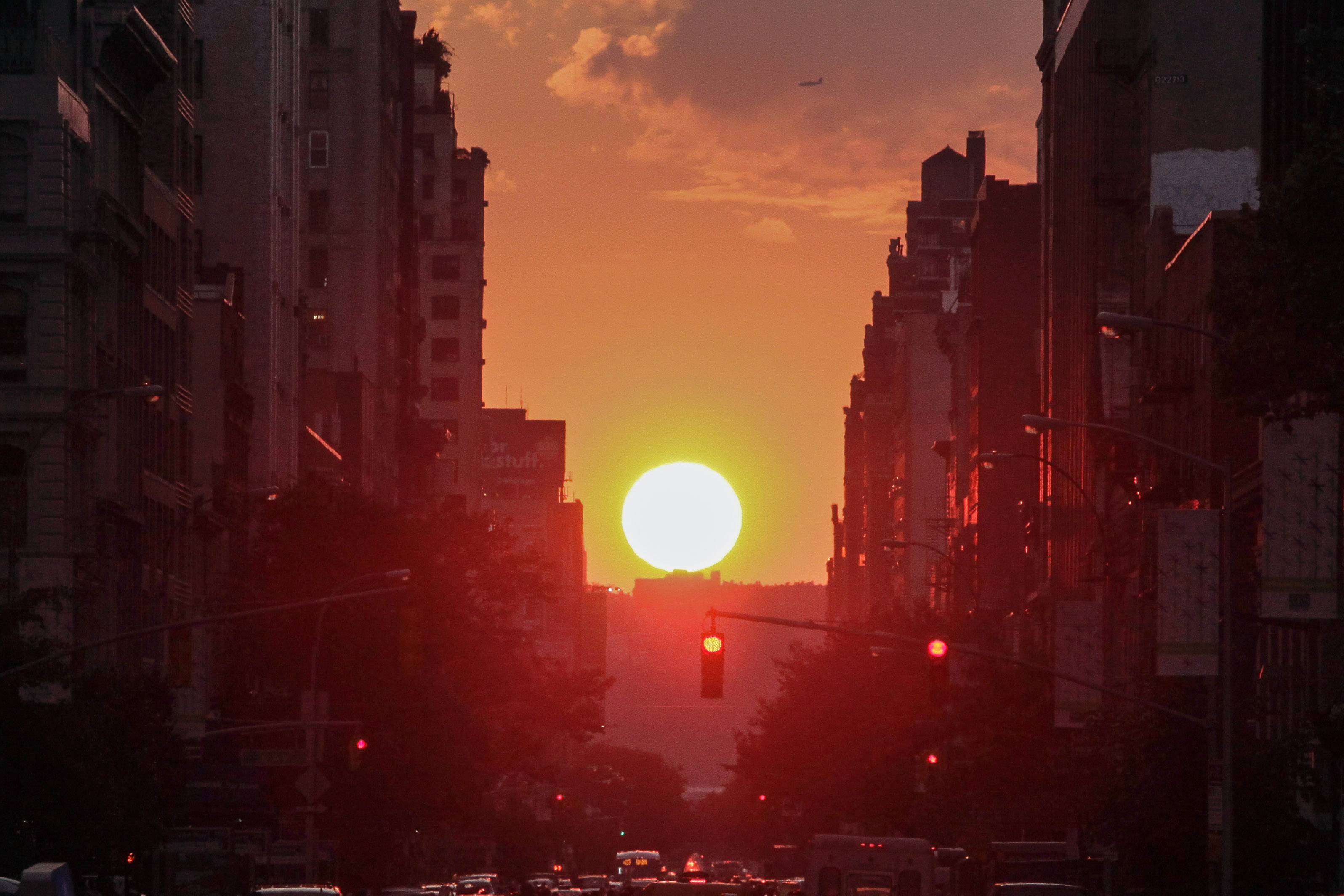 Setting Sun Lines Up With Manhattan Street Grid