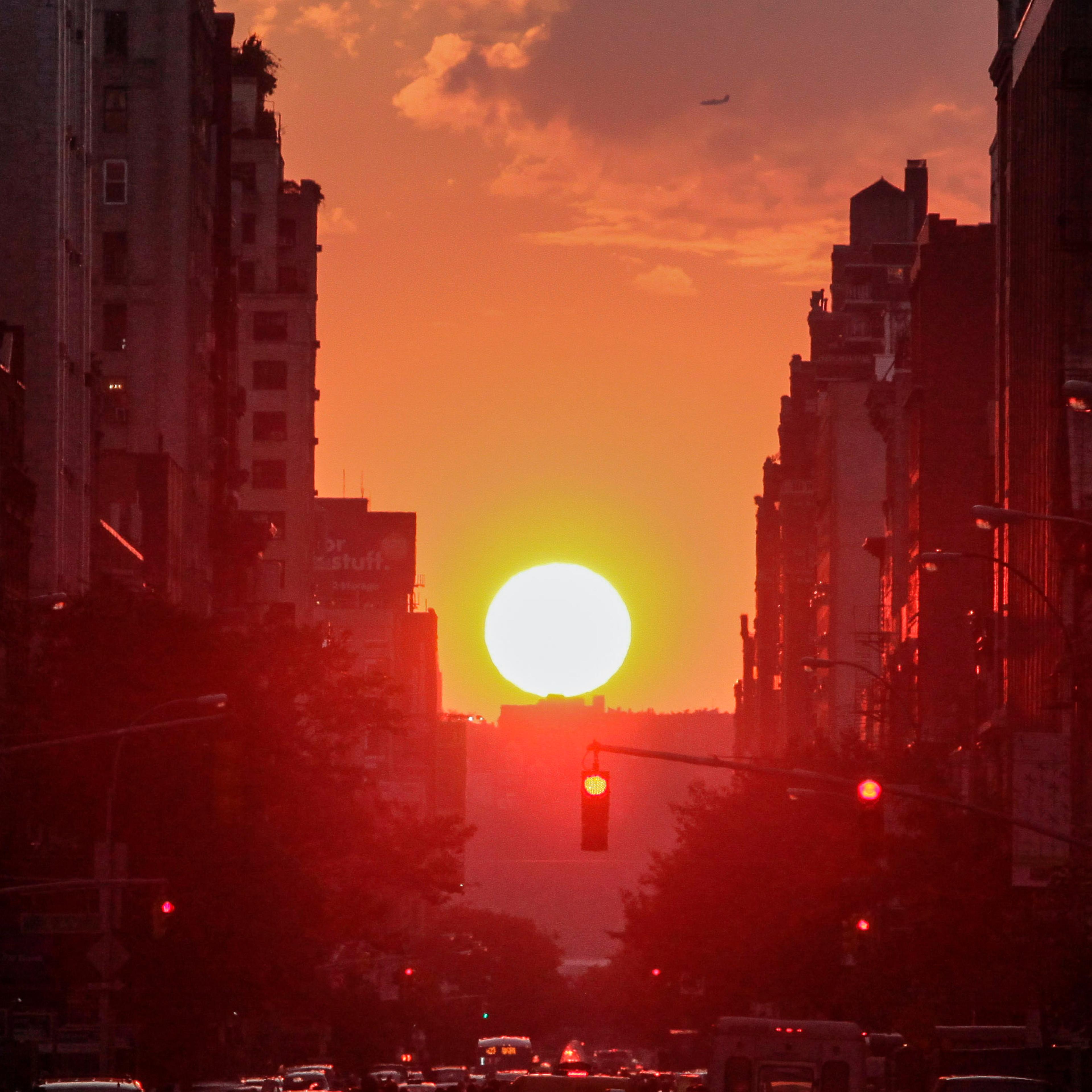 Setting Sun Lines Up With Manhattan Street Grid