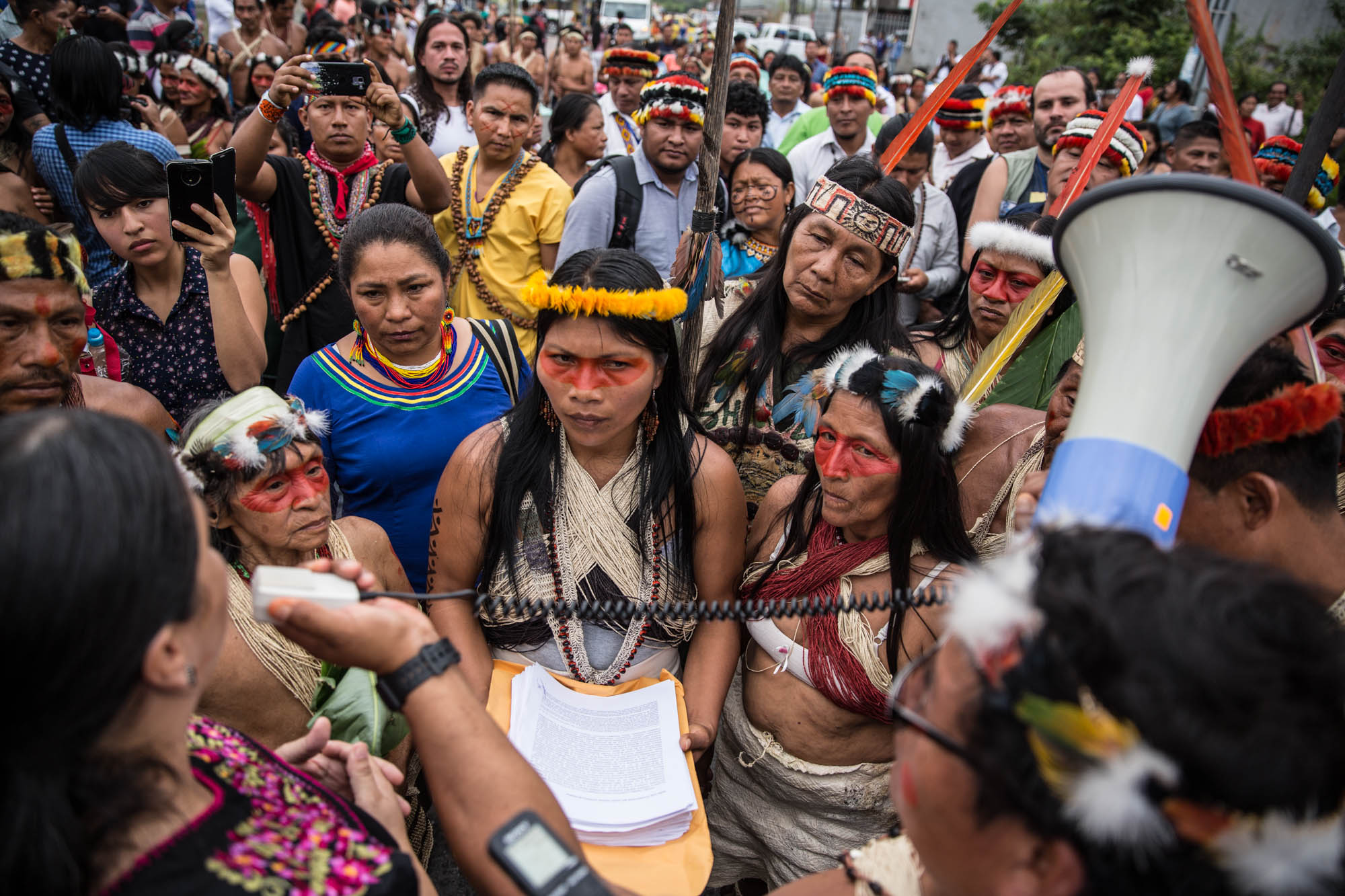 In 2019, Nemonte Nenquimo, Waorani leader, prepares to file a historic lawsuit against the Ecuadorian government for failure to consult with her people in the auctioning of their ancestral rainforest lands to the international oil industry. Indigenous leaders from across the Amazon rally around her leadership.  