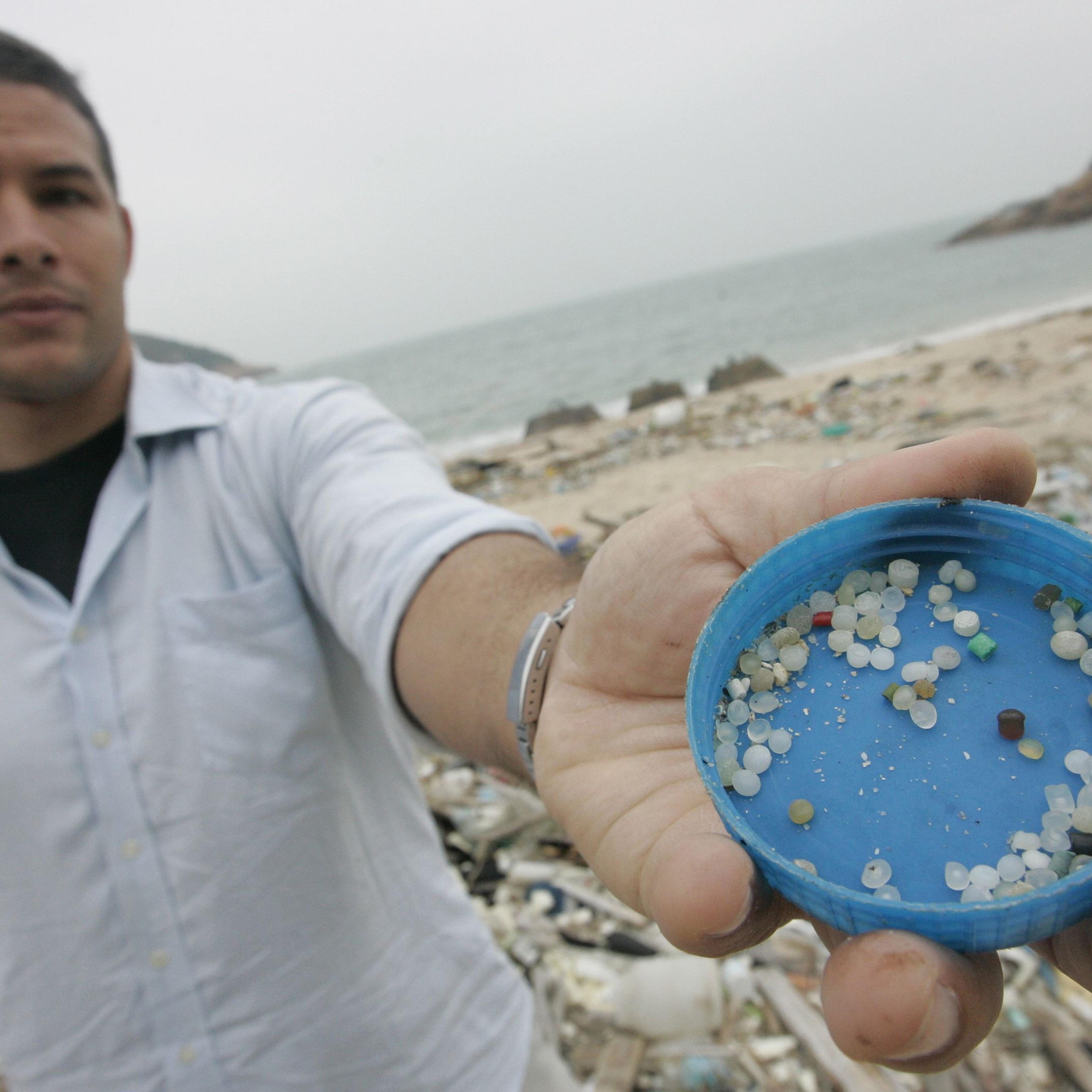 China Hong Kong Sokos Island Plastics Pollution - Jan 2010