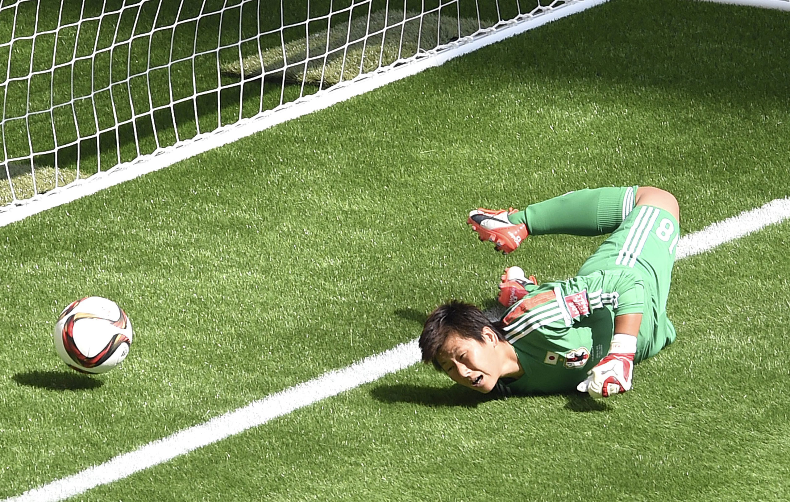 Japan's goalkeeper Kaihori Ayumi fails to hold the ball during the FIFA Women's World Cup 2015 final match between USA and Japan, at BC Place Stadium in Vancouver, Canada, 05 July 2015. The USA won the match.