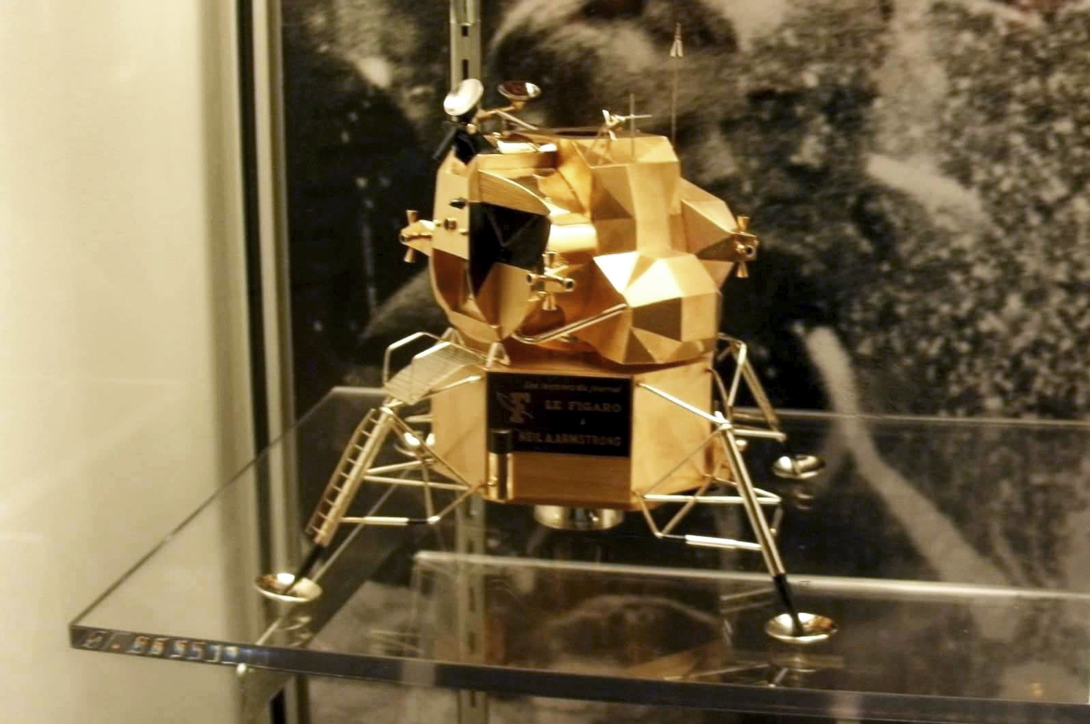 replica