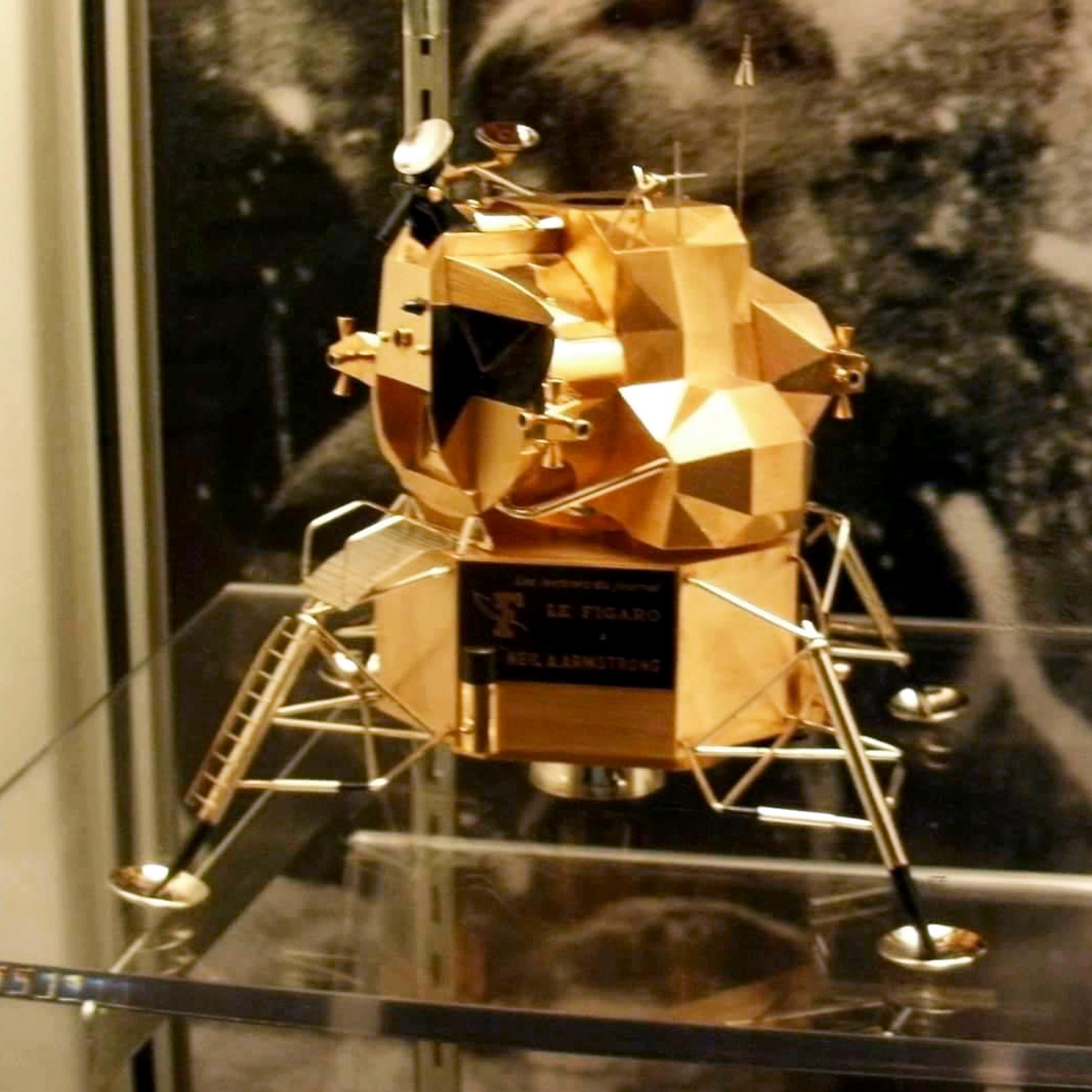 replica