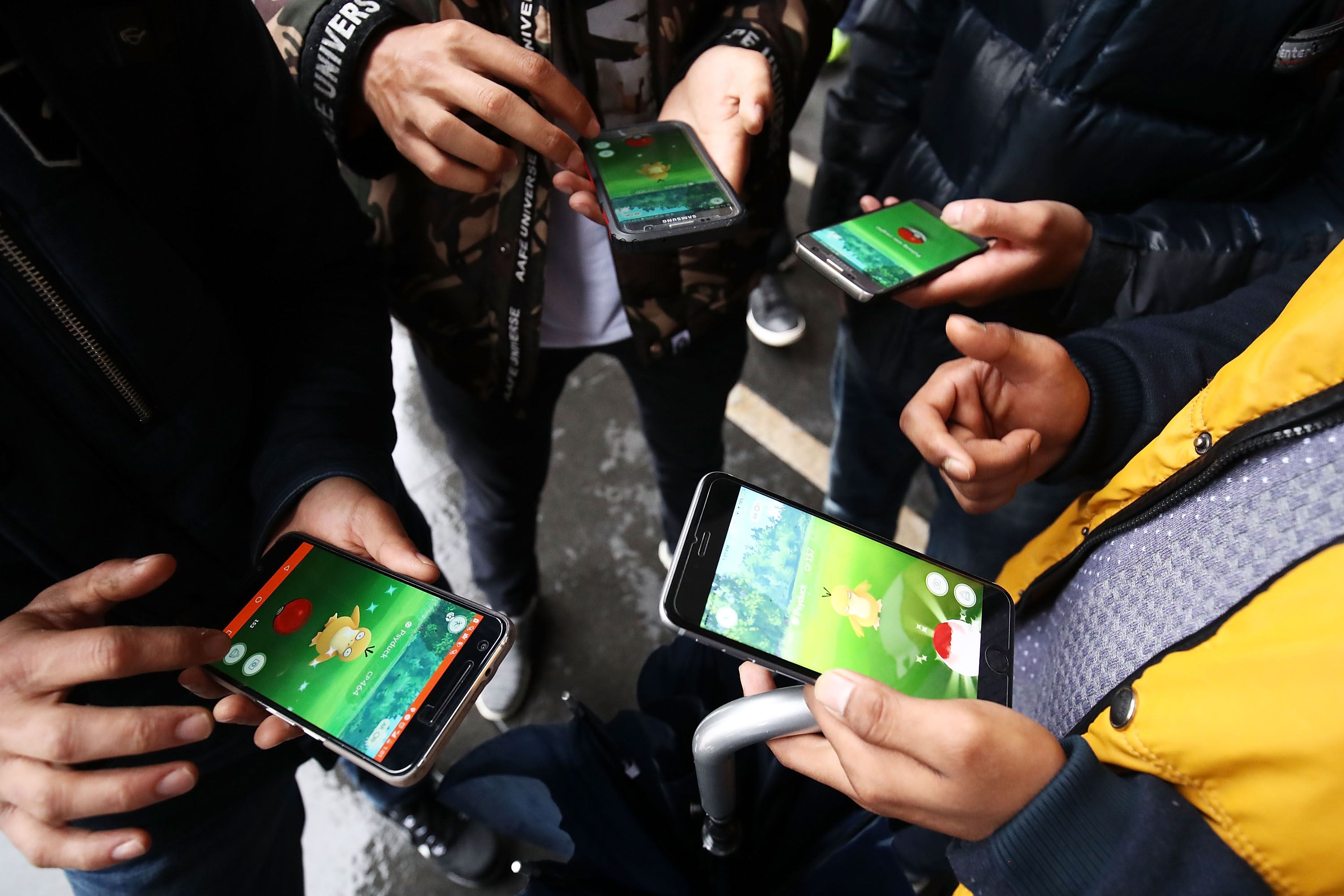Pokemon Go Fans at Sydney Opera House