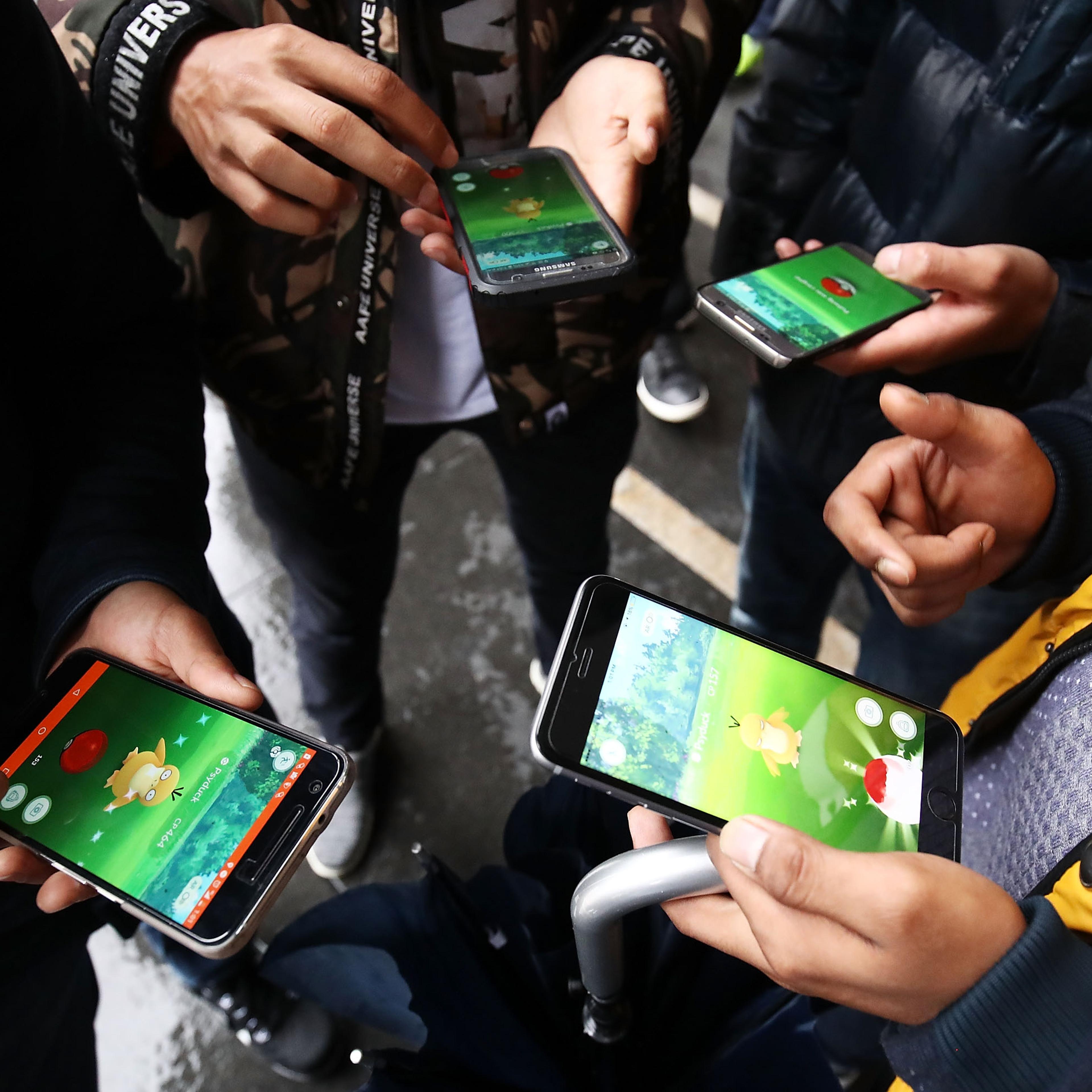 Pokemon Go Fans at Sydney Opera House