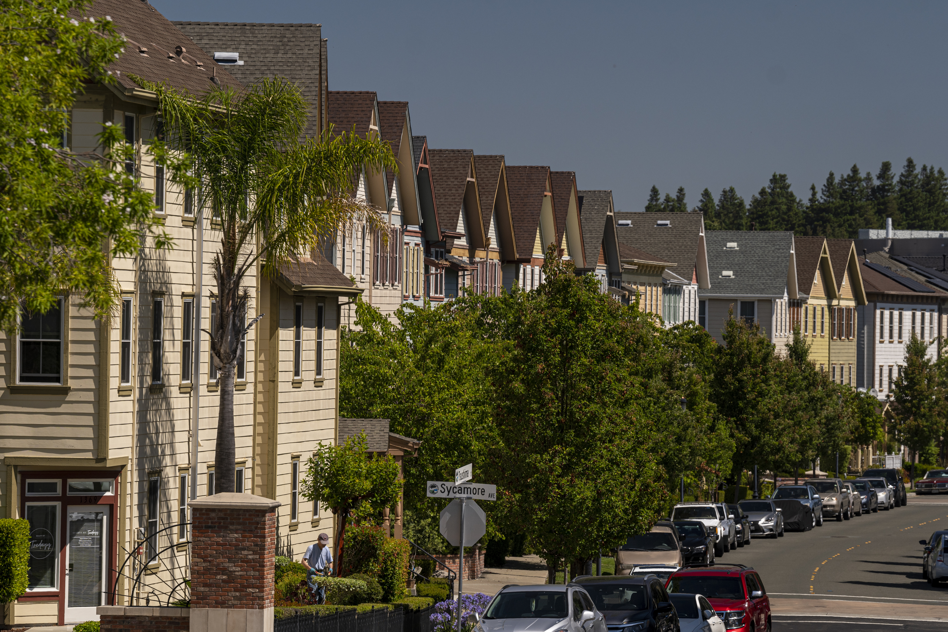 home-sales-fall-inflation-nar