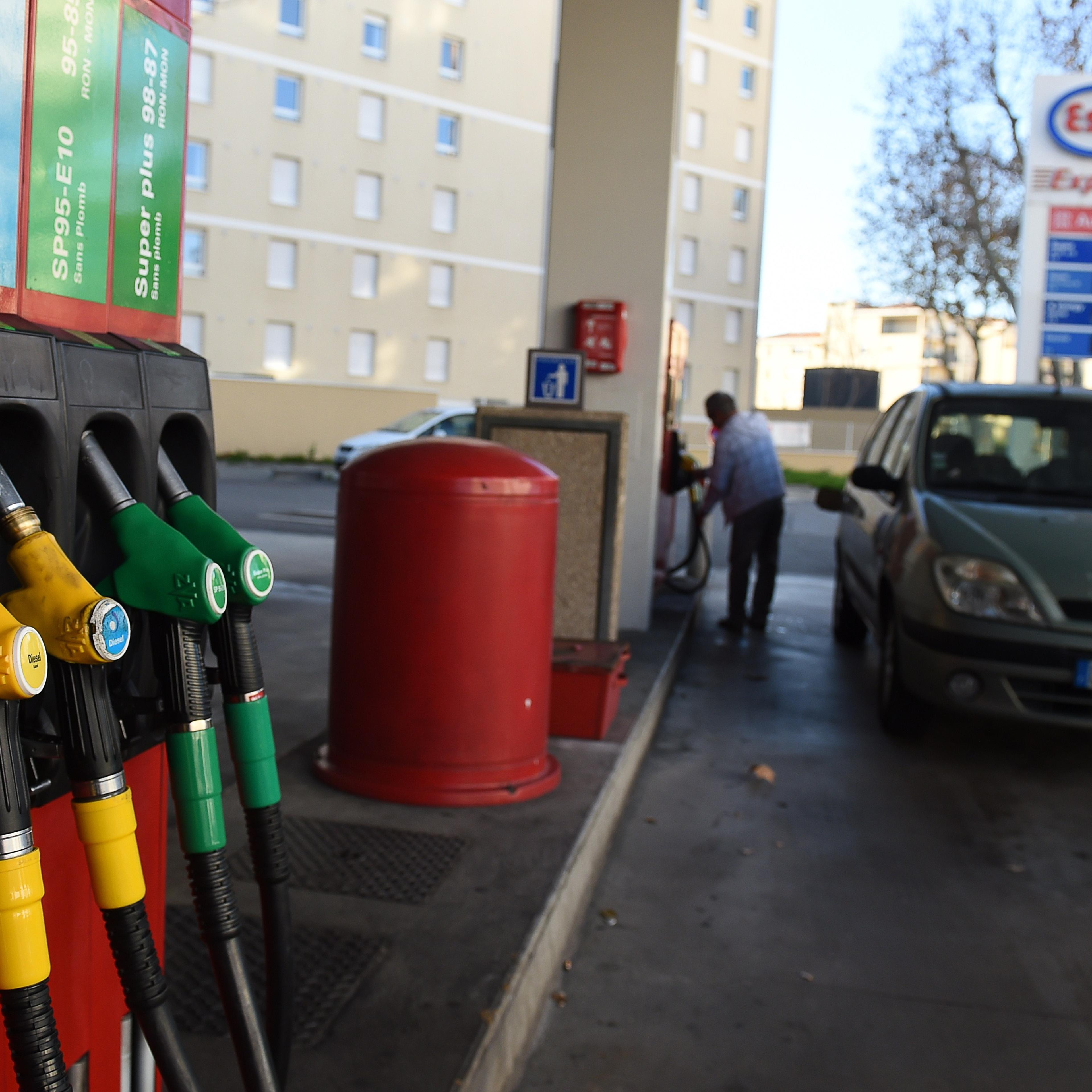 A consumer fills up his fuel tank at a gas station on Dec. 26, 2014 in Marseille, France.