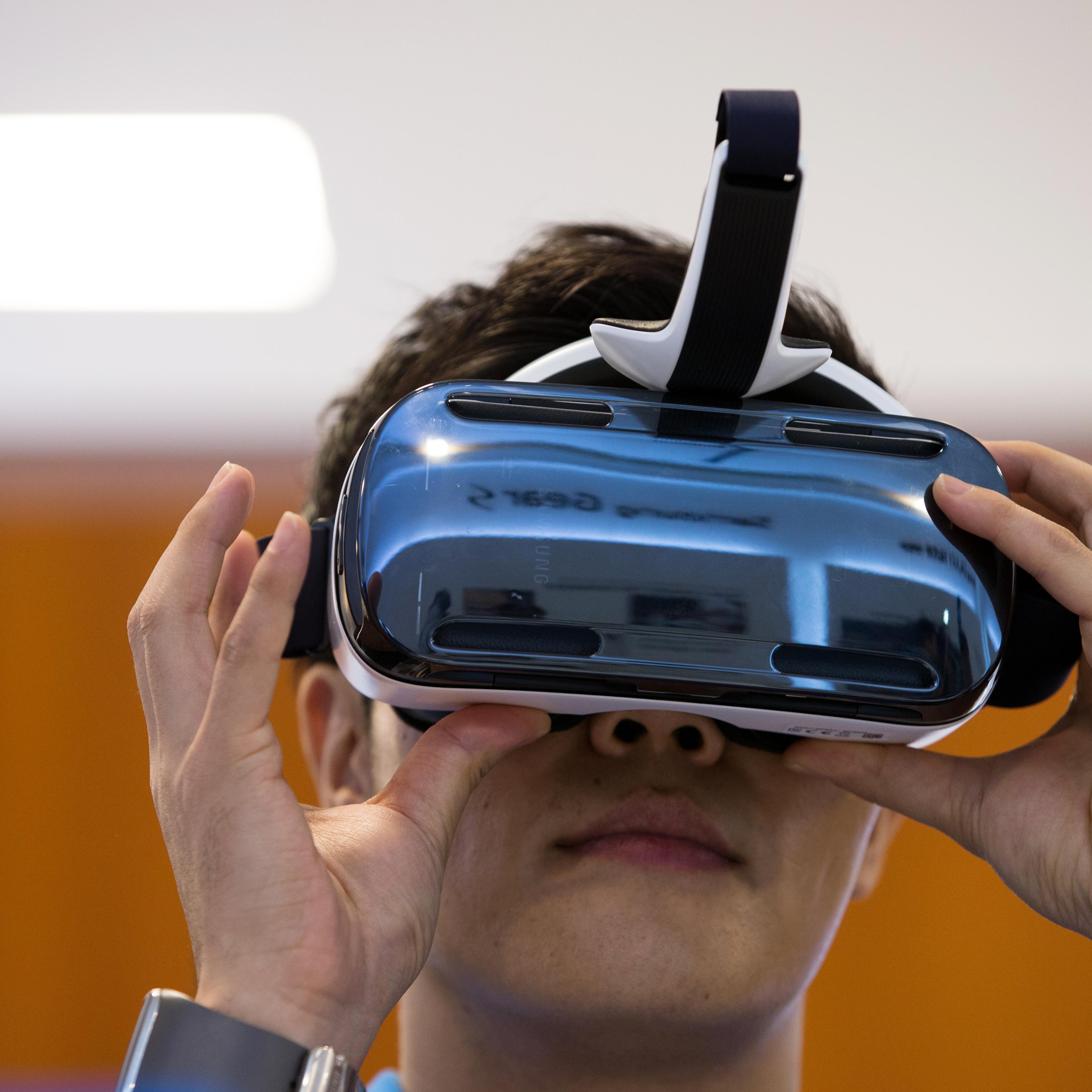 Samsung Electronics Co. Launches The Galaxy Note 4 Smartphone, Gear S Smartwatch And Gear Virtual-Reality Headset