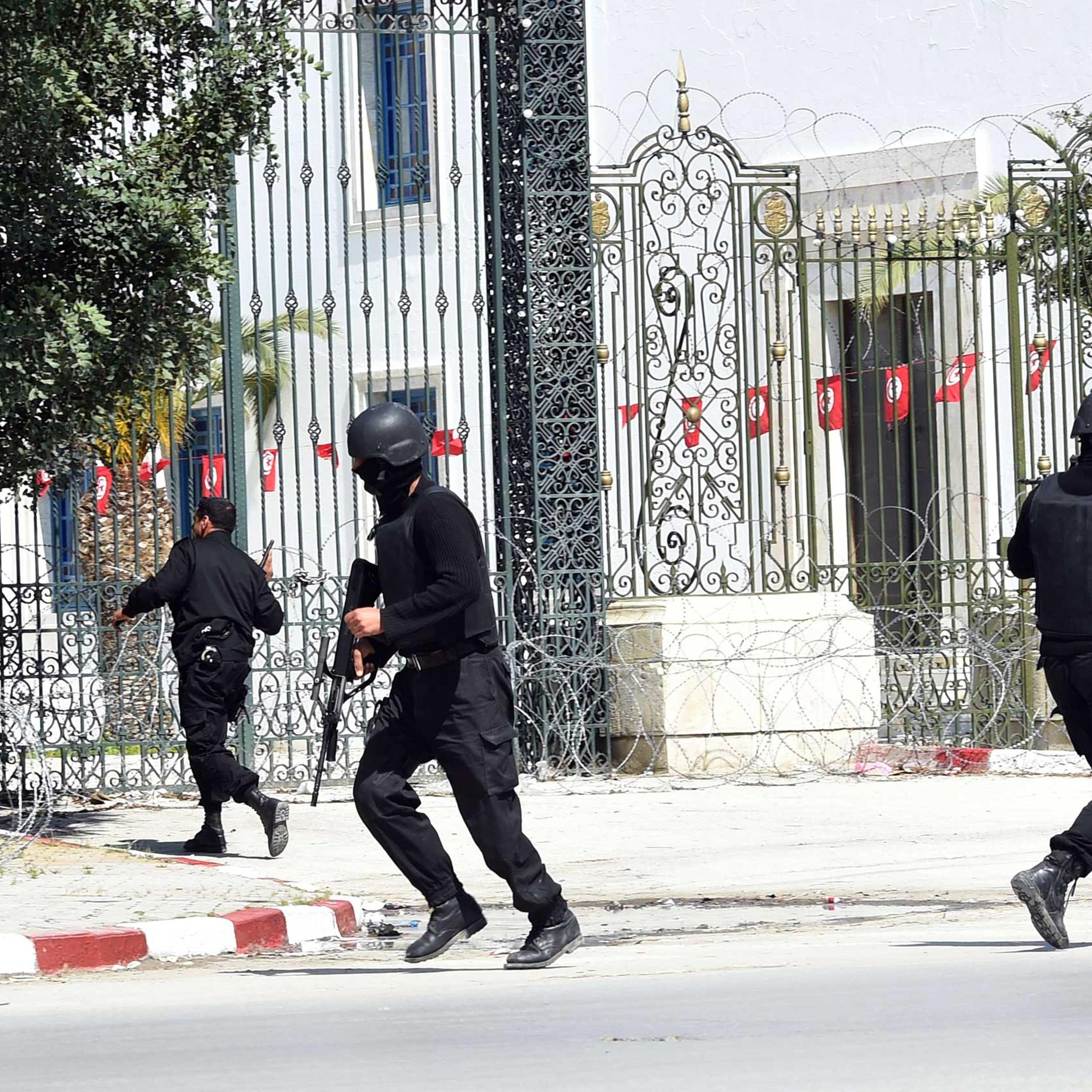 Tunisian security forces secure the area after gunmen attacked the Bardo Museum in Tunis on March 18, 2015.