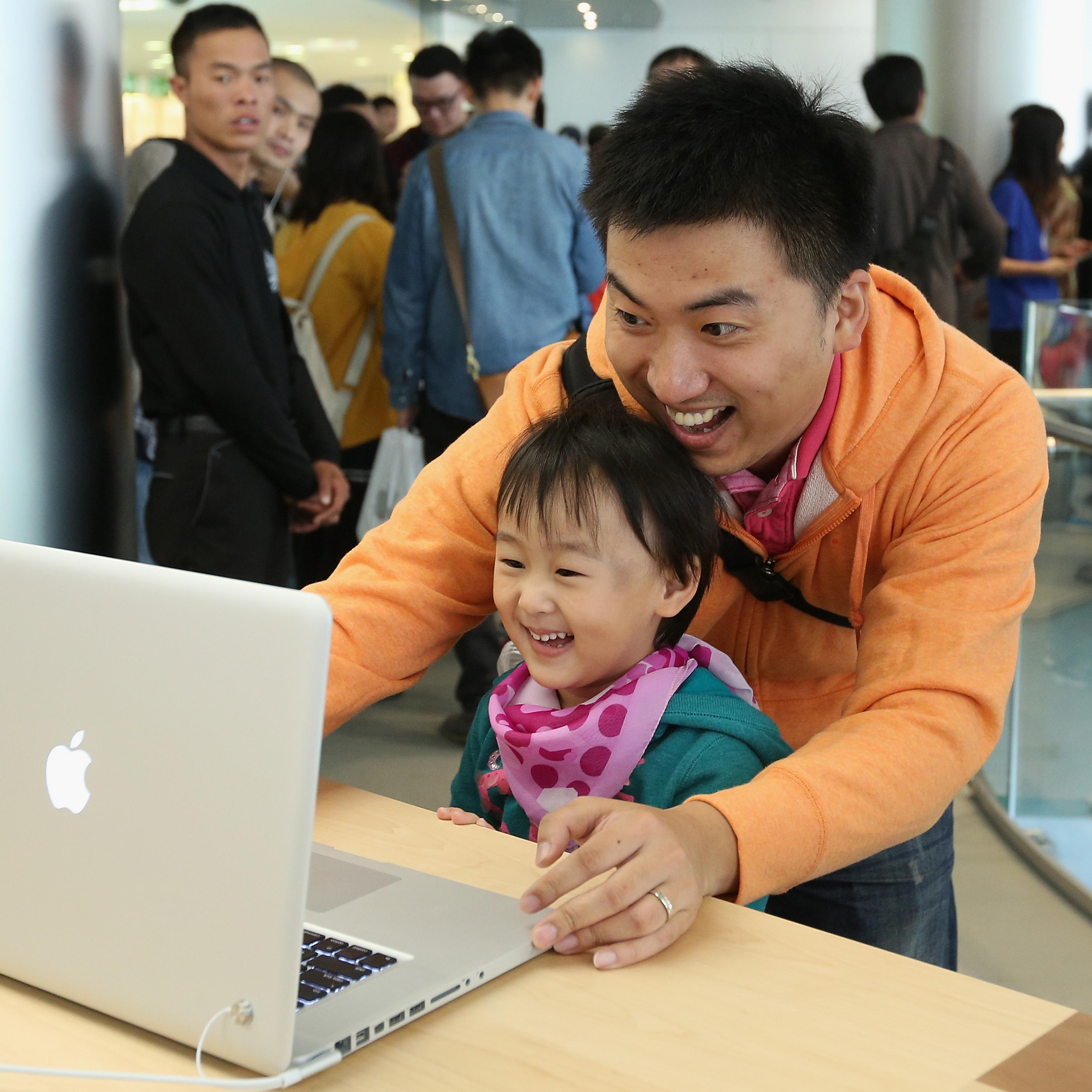 Apple's Biggest Flagship Store In Asia Opens In Beijing
