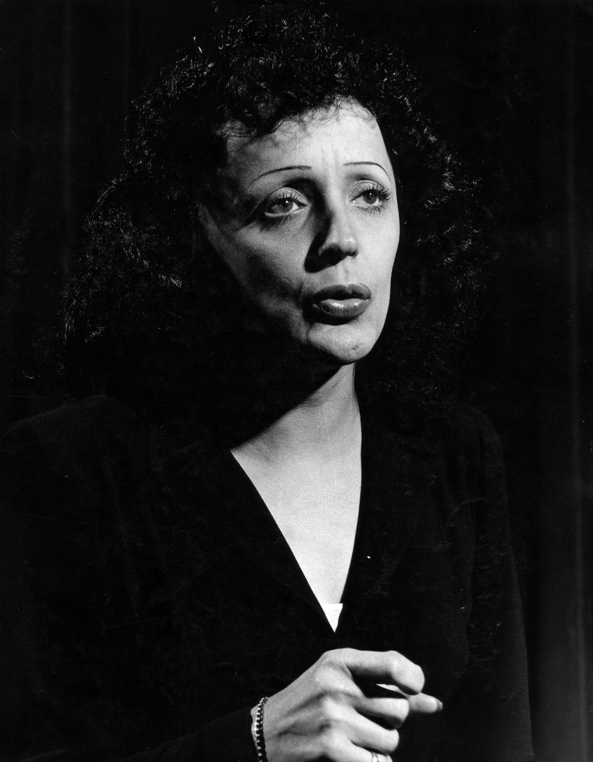 Edith Piaf performing in 1946.