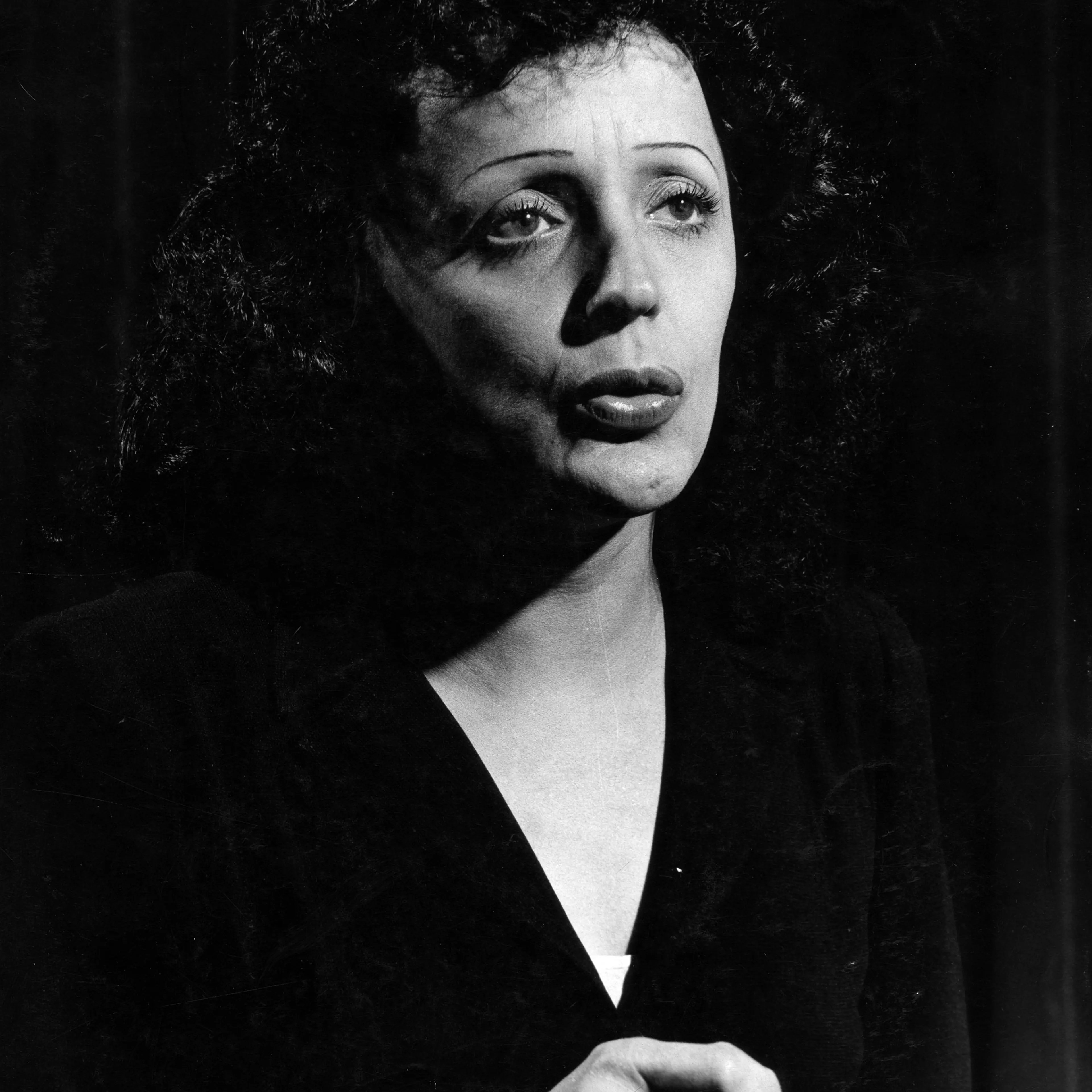 Edith Piaf performing in 1946.