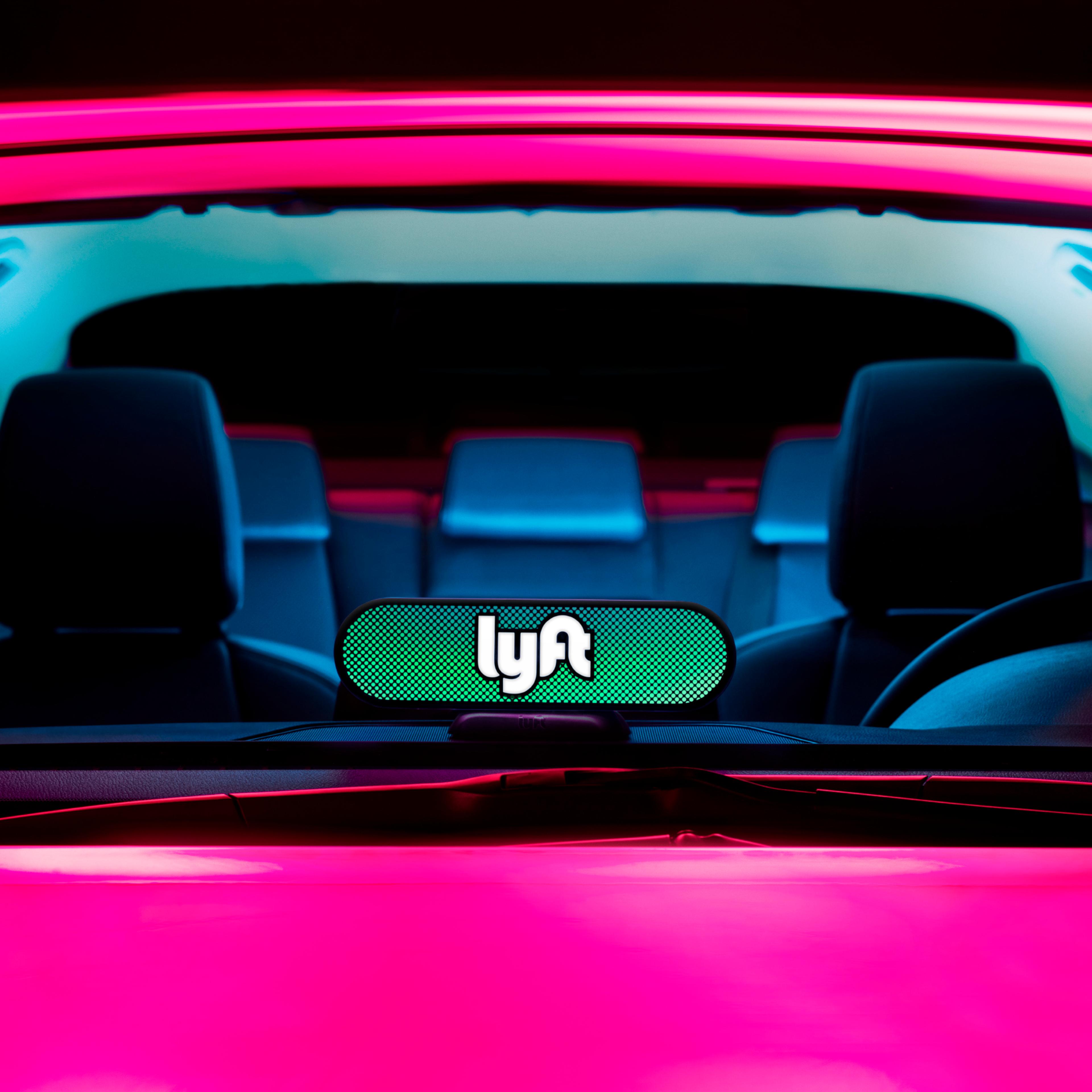 This photograph shows the view of the Amp device that passengers will have from outside the car. Personalized lighting displays will be used to help passengers and drivers connect on the street.