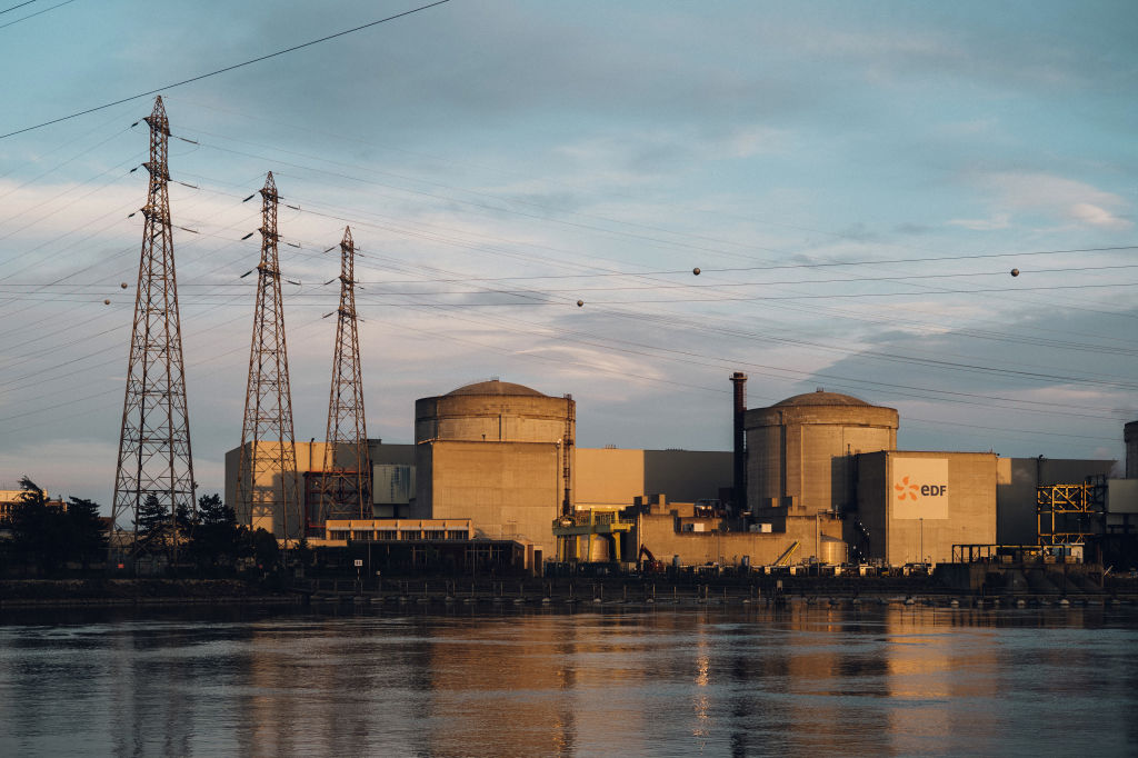 EDF SA's Tricastin, Martiques Power Stations Ahead of Earnings