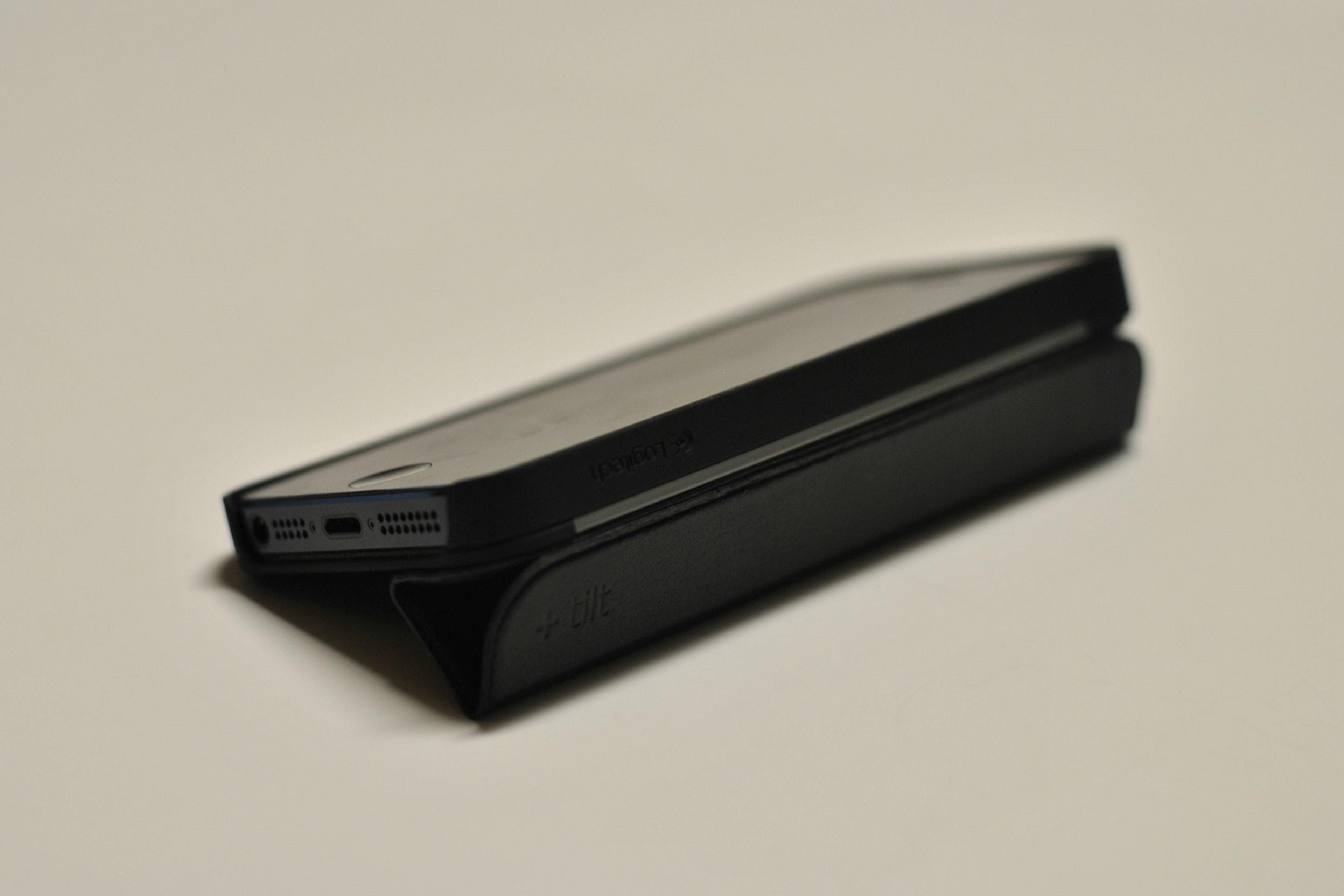 Logitect Case Logitech Case Plus Review: Brilliant Concept, Flawed Execution