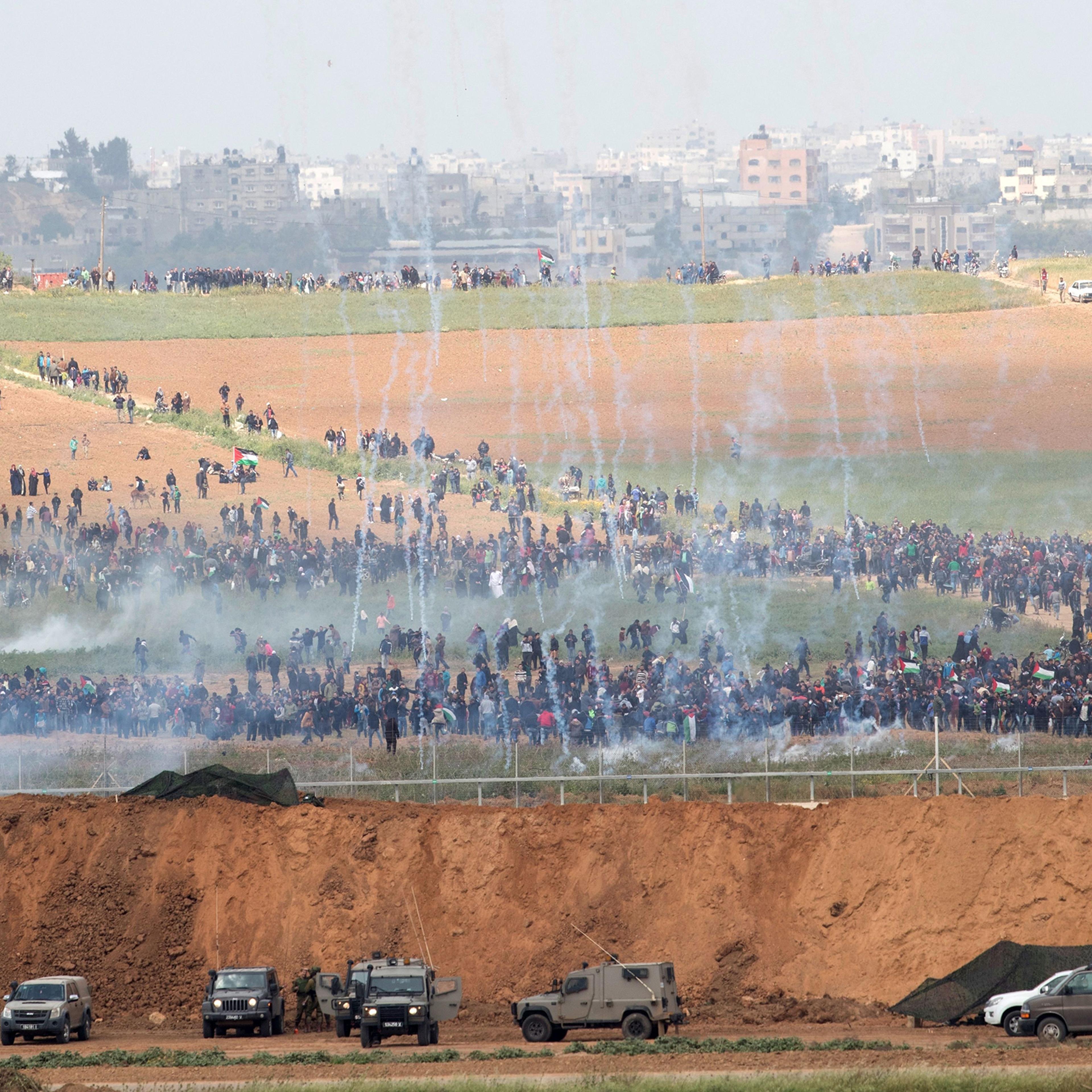 Palestinians protests at border mark 42nd anniversary of the Land Day, Nir Am, Israel - 30 Mar 2018