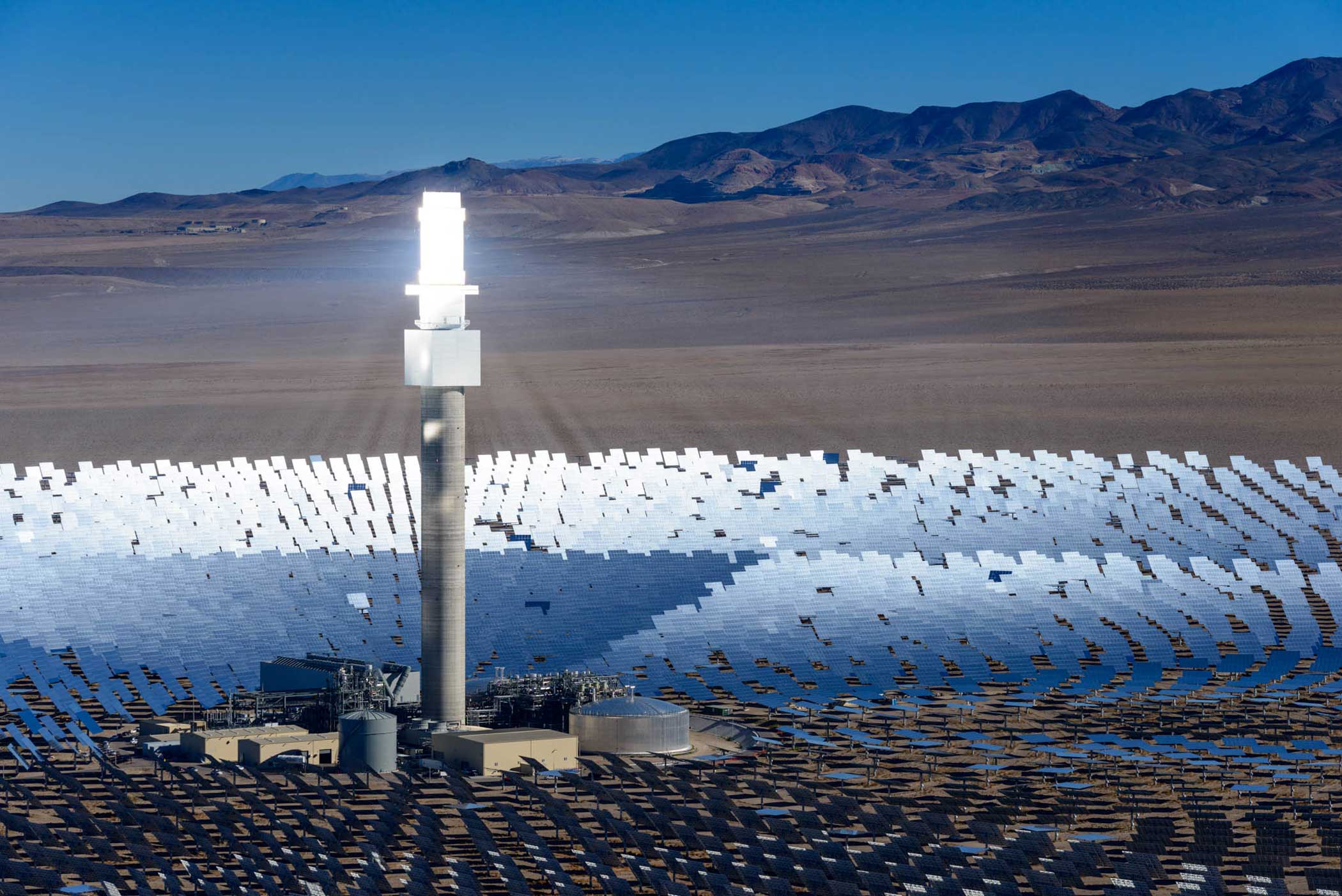 This Solar Power Plant Can Run All Night