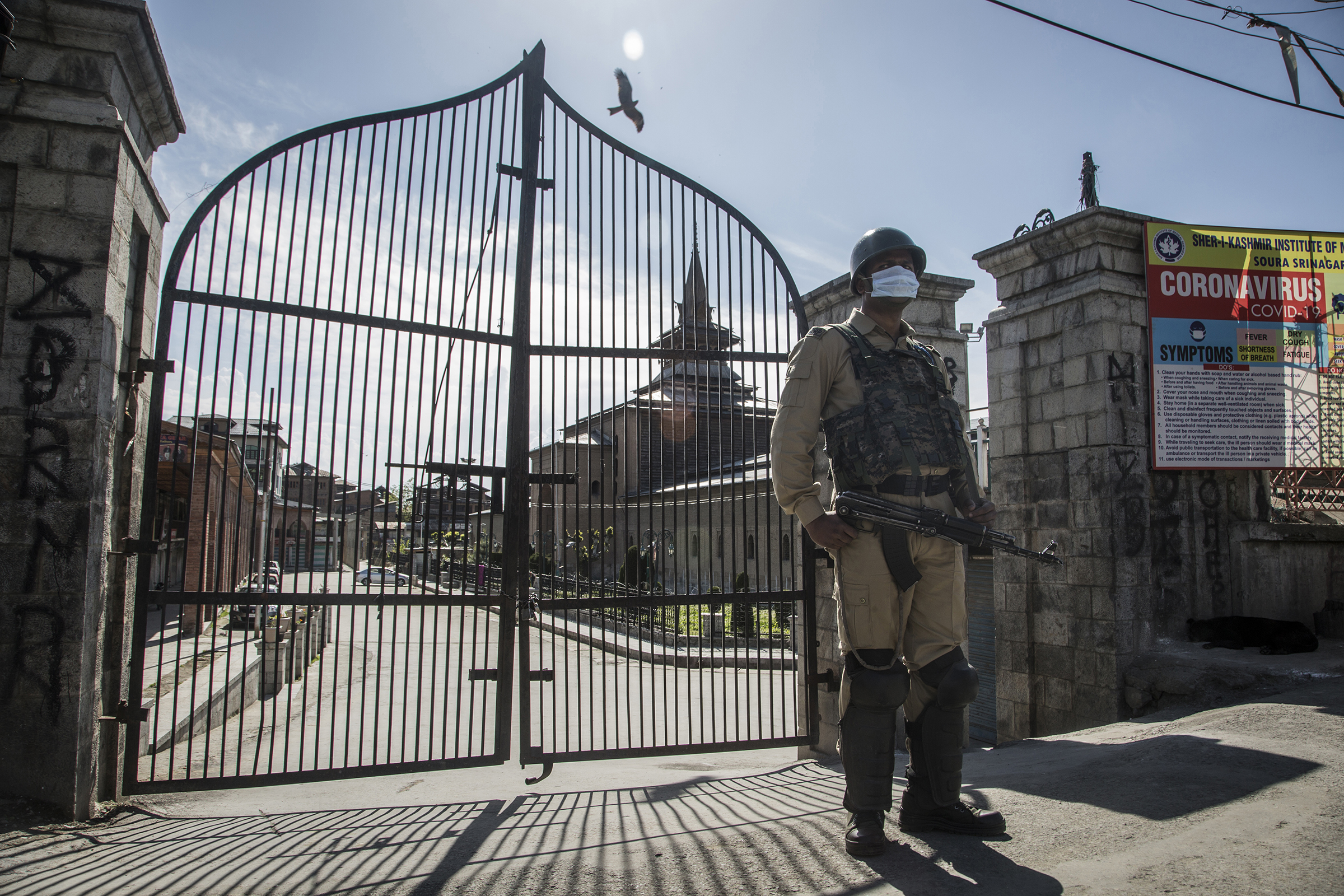 An Indian paramilitary solider stands guard outside a deserted grand mosque Jamia Masjid, during the coronavirus (COVID-19) lockdown on April 24, 2020 in Srinagar, Kashmir. Mosques and shrines have been closed to avoid mass gatherings during the month of