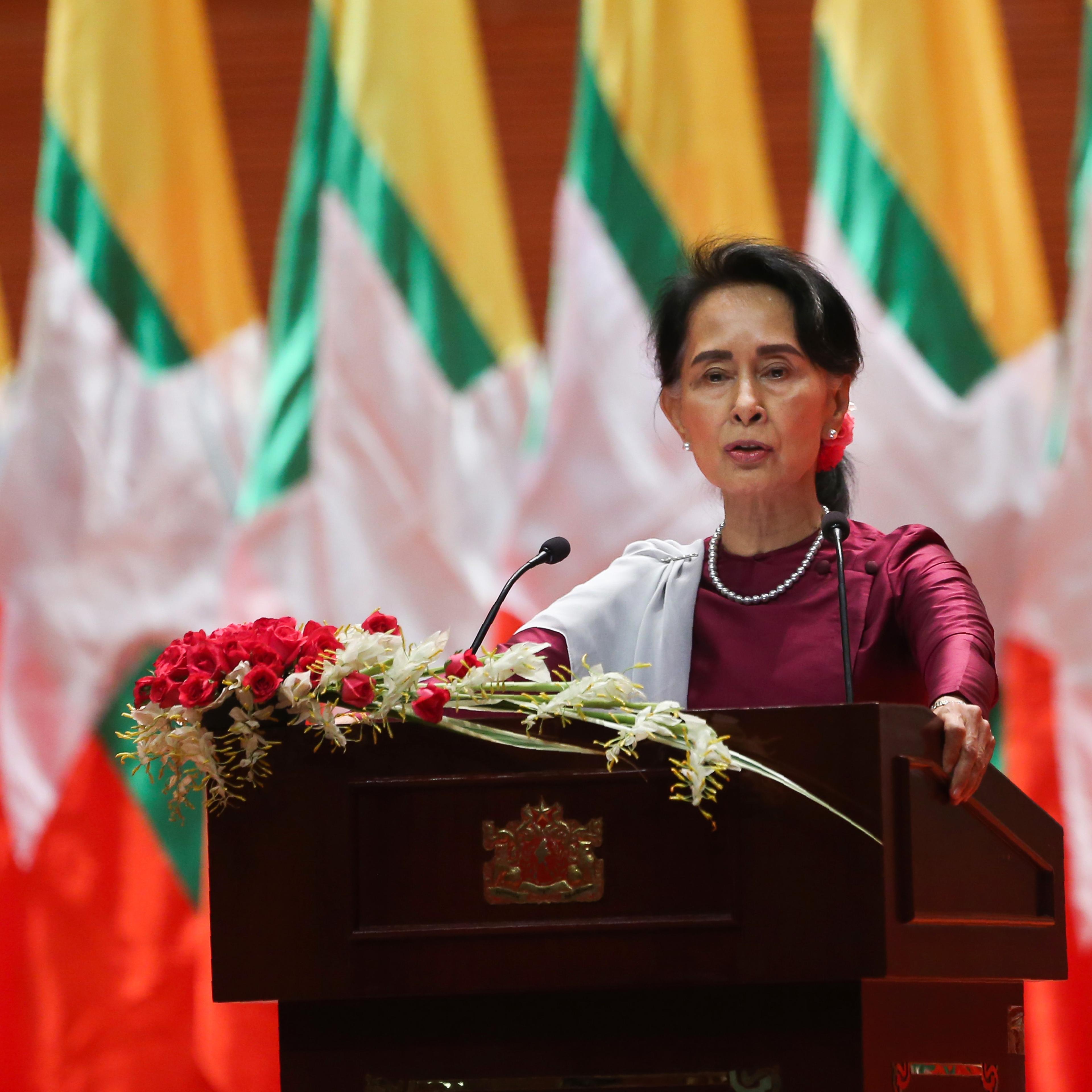 TOPSHOT-MYANMAR-BANGLADESH-POLITICS-UNREST-REFUGEES