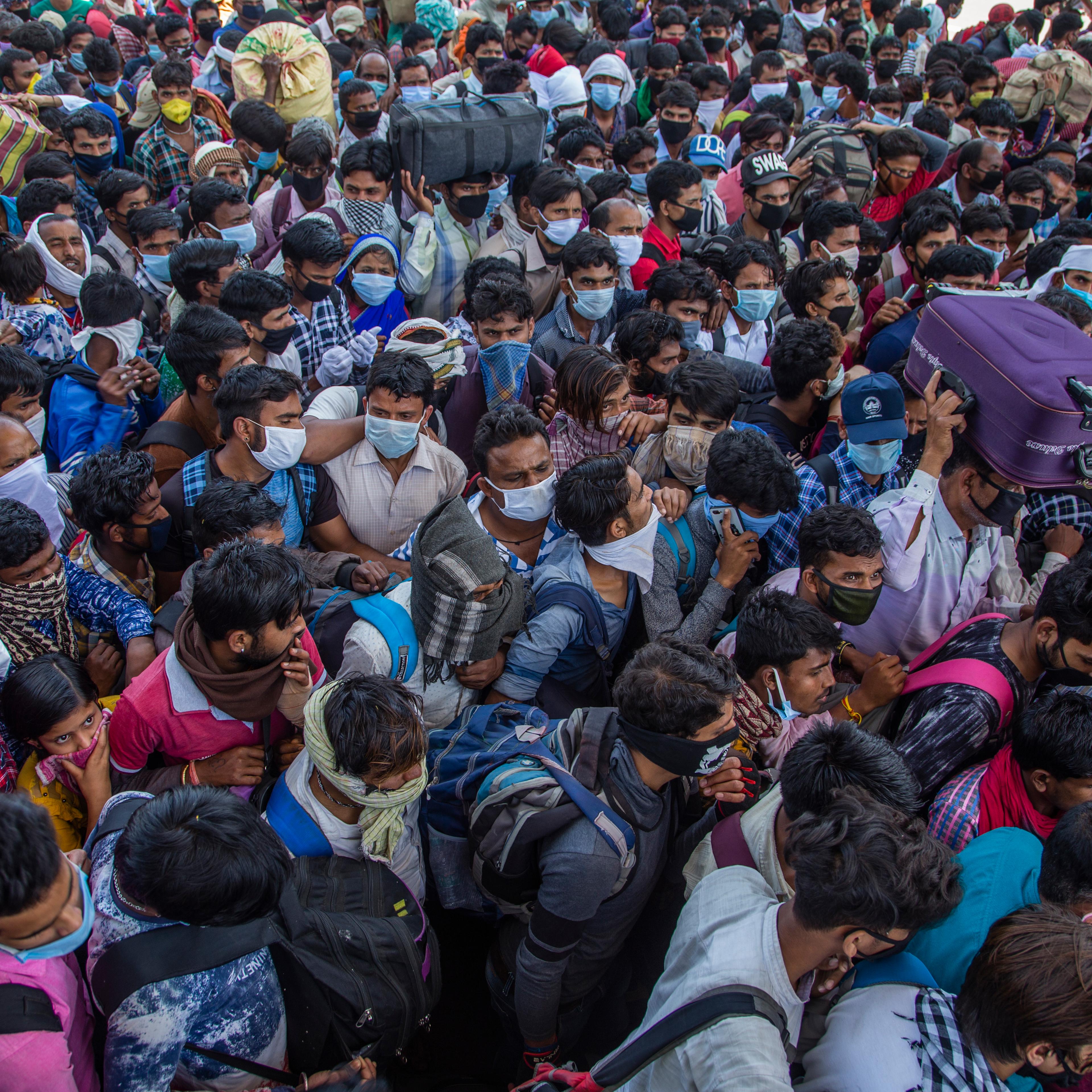 Indian Migrant Workers Feel to Villages As Country Imposes Lockdown to Fight COVID-19