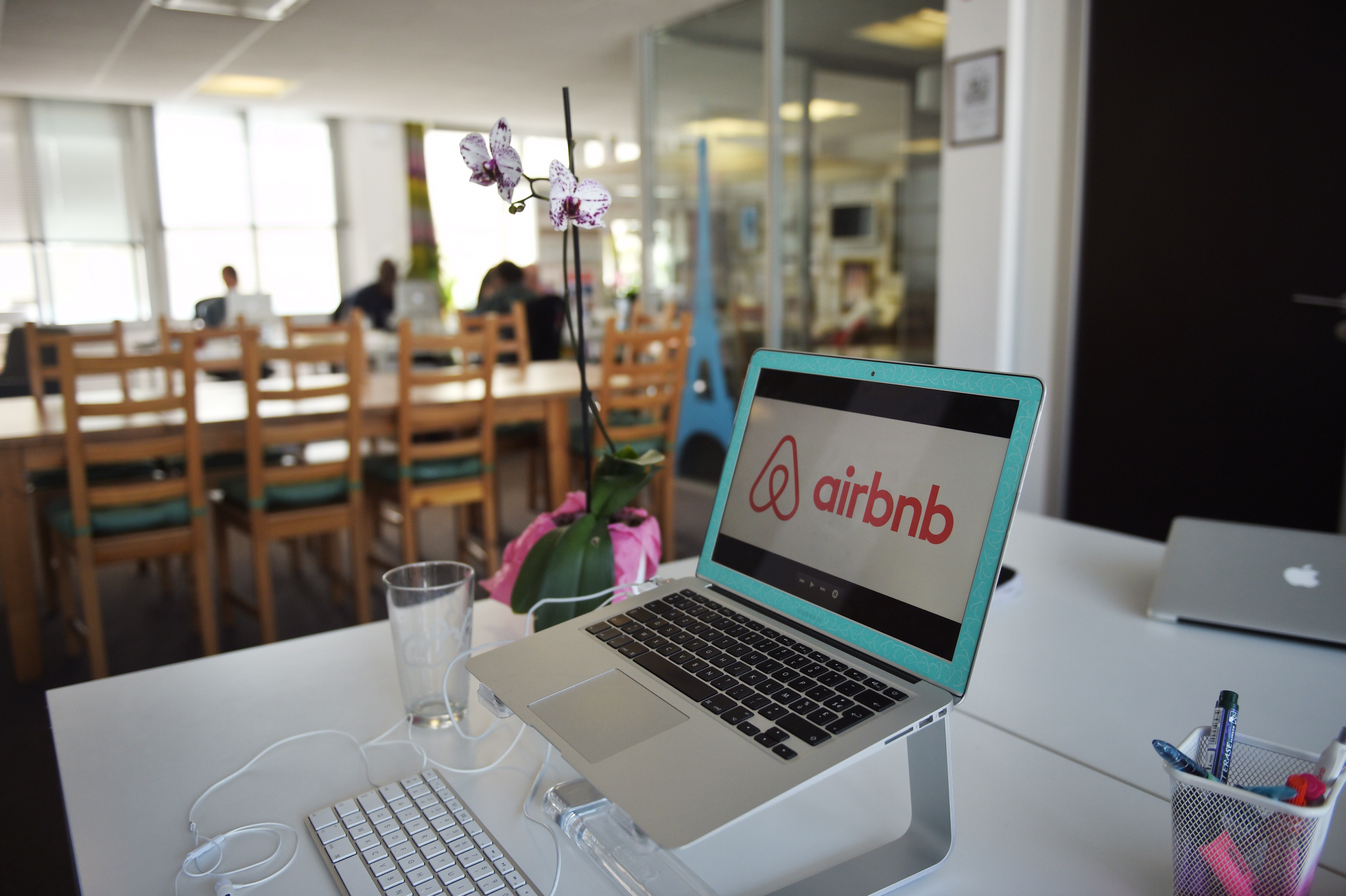 FRANCE-TOURISM-ACCOMMODATION-INTERNET-AIRBNB