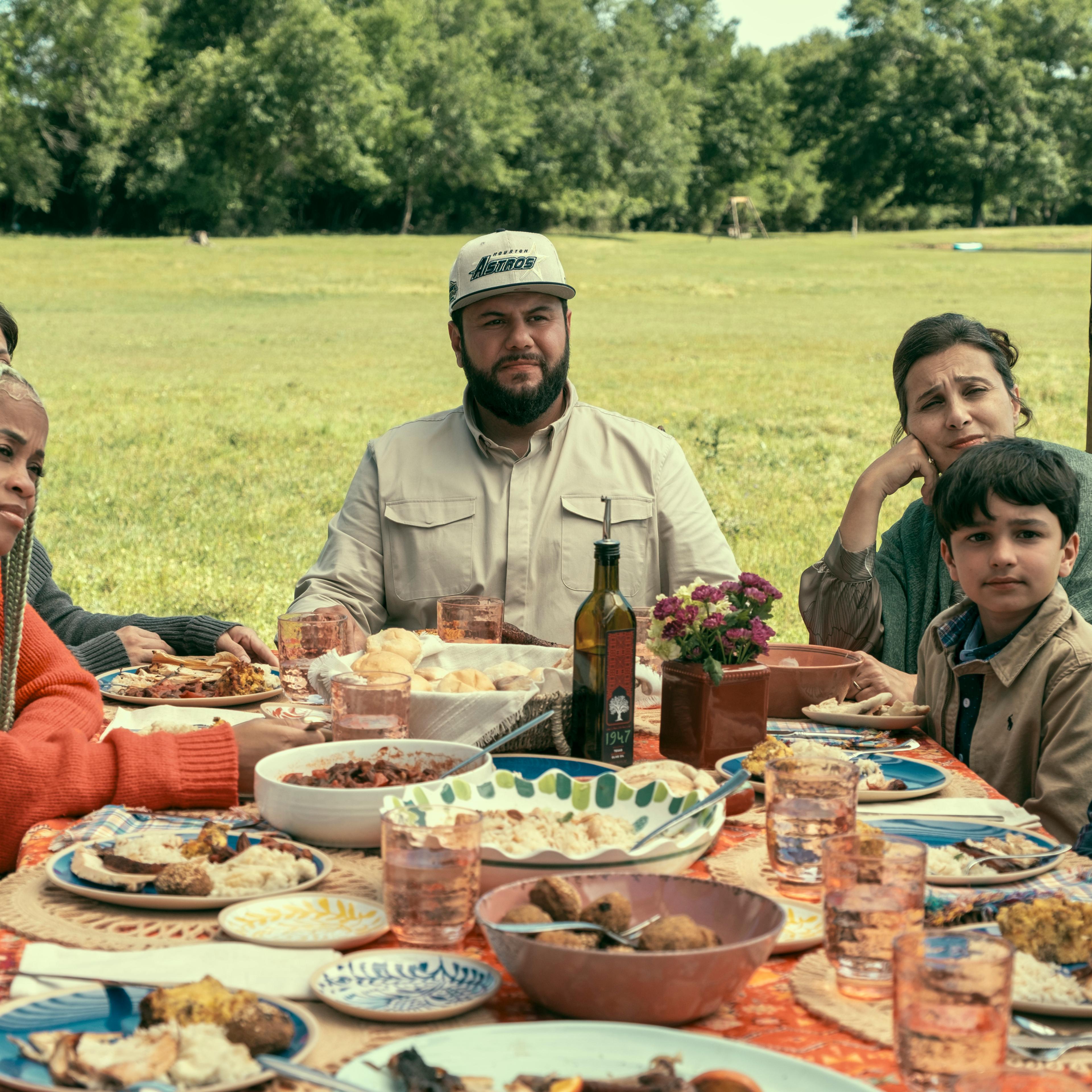 MO. (L to R) Tobe Nwigwe as Nick, Martica 'Fat' Nwigwe as Toya, Mo Amer as Mo, Farah Bsieso as Yusra, Chase Robin as Osama, Omar Elba as Sameer in episode 207 of MO. Cr. © 2024