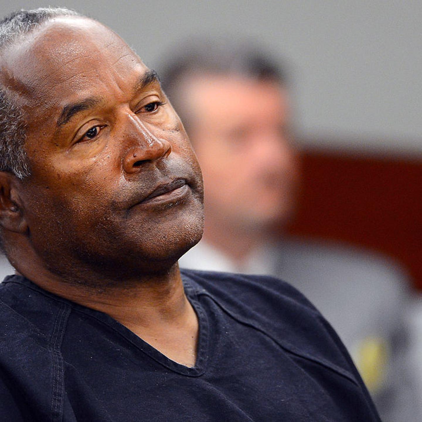 O.J. Simpson watches his former defense attorney Yale Galanter testify during an evidentiary hearing in Clark County District Court on May 17, 2013 in Las Vegas, Nevada.