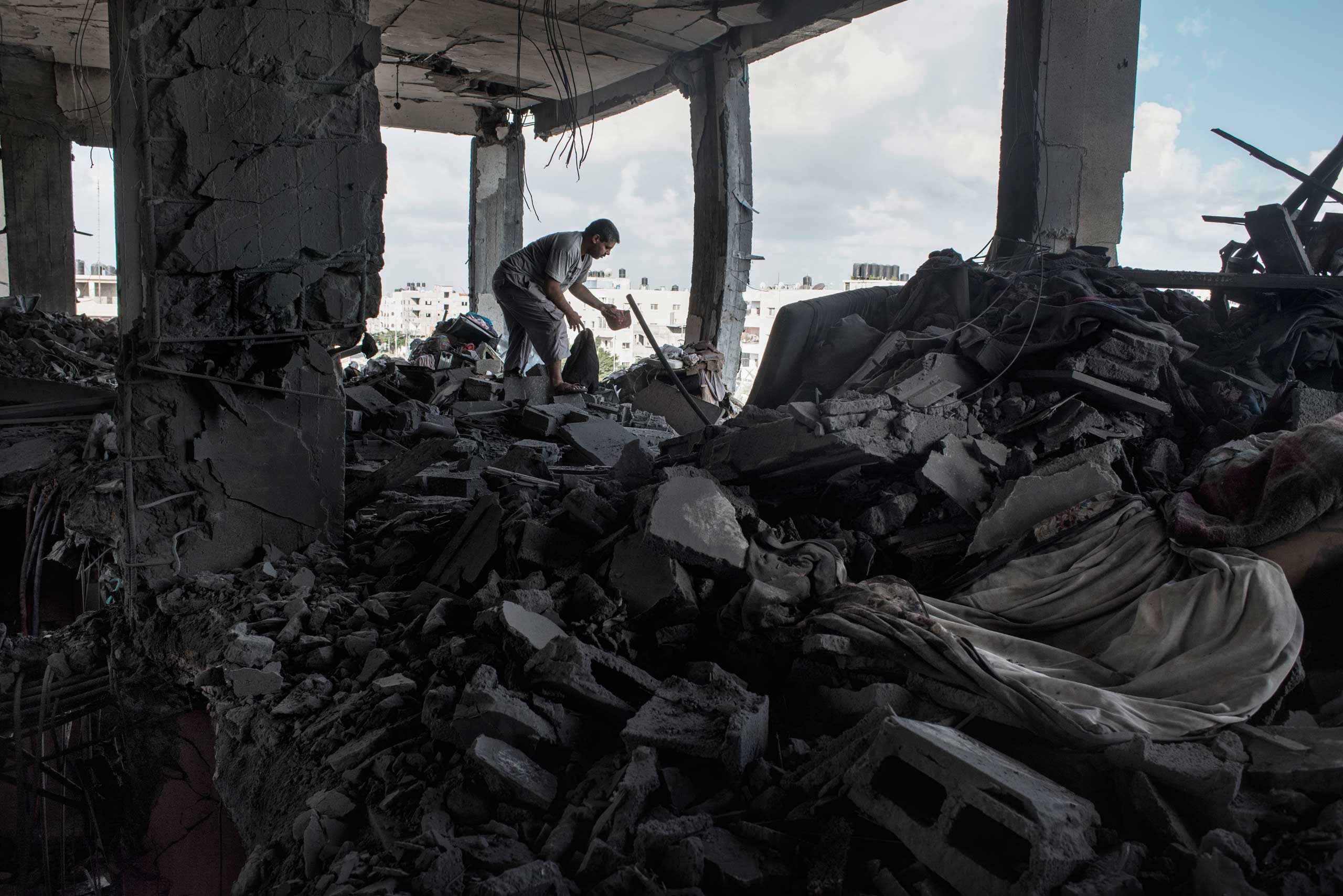 Innocents in the Crossfire: Alessio Romenzi's Shocking Photographs From ...