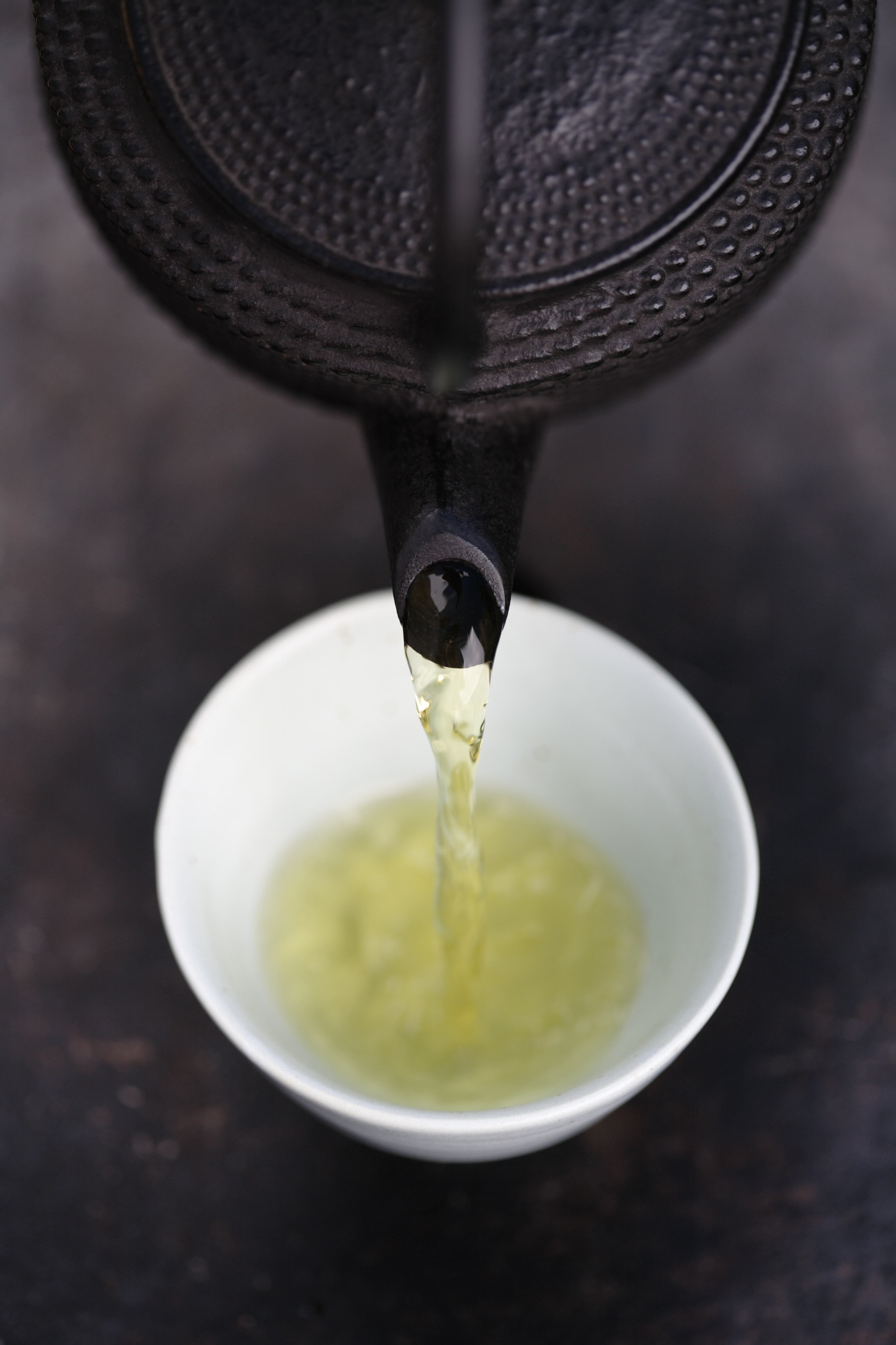 green-tea-pouring-cup