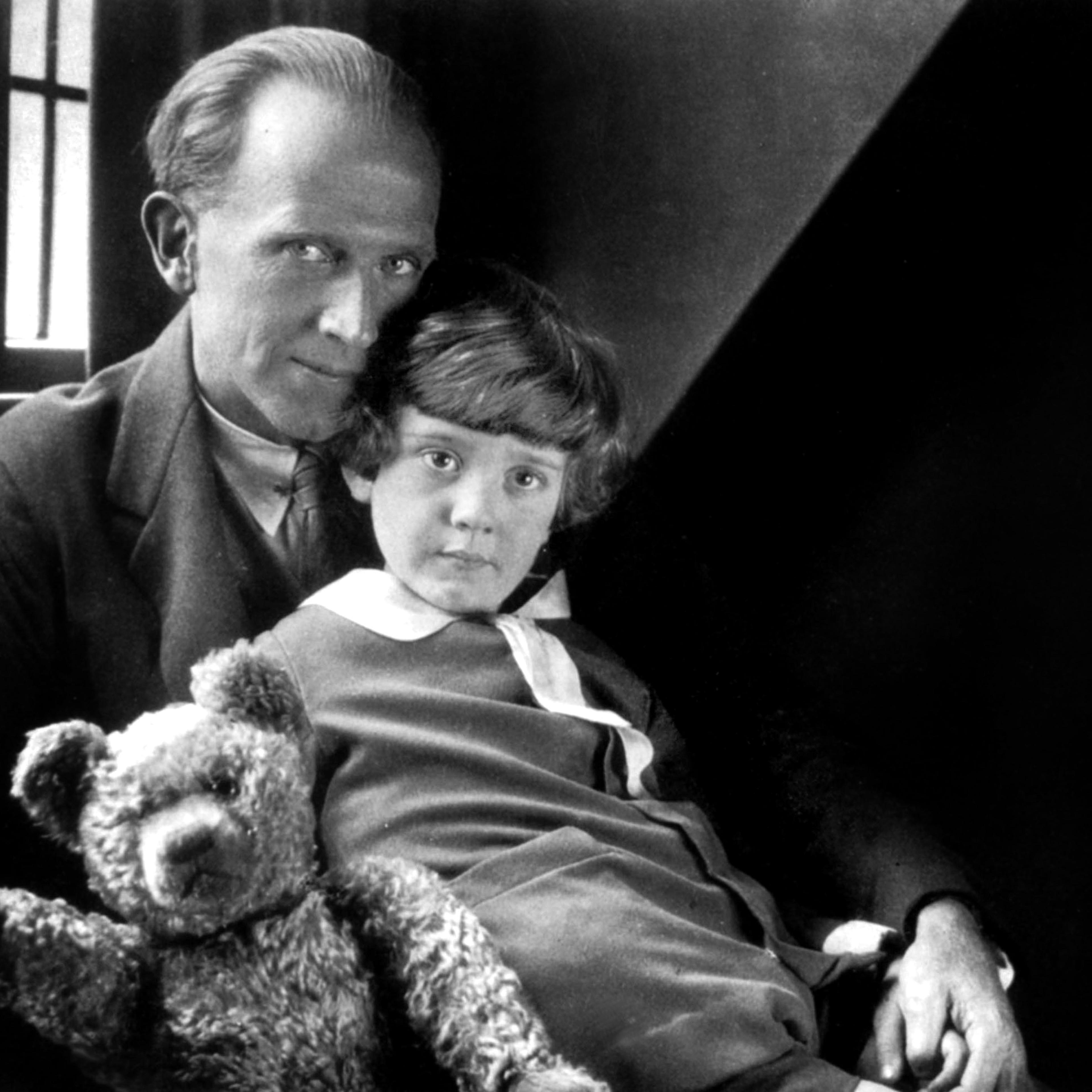 The English novelist Alan Alexander Milne (1882-1956) author of the story Winnie the Pooh, here with his son Christopher Robin Milner (1920-1996), photo by Howard Coster, 1926 - English novelist Alan Alexander Milne who wrote the story of Winnie the Pooh