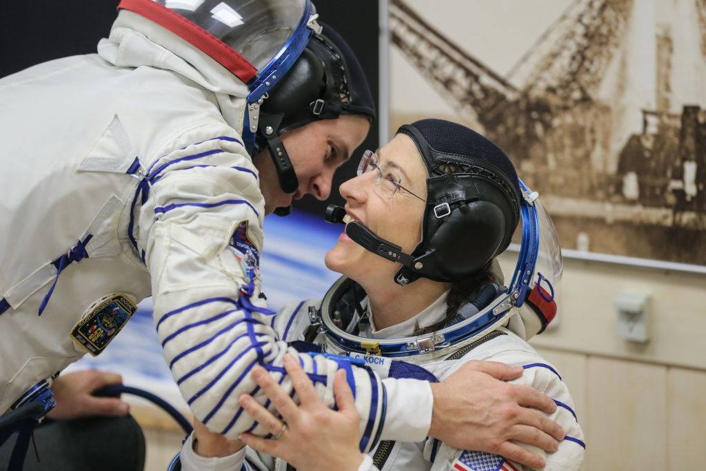 ISS Expedition 59/60 main crew prepares for launch at Baikonur Cosmodrome