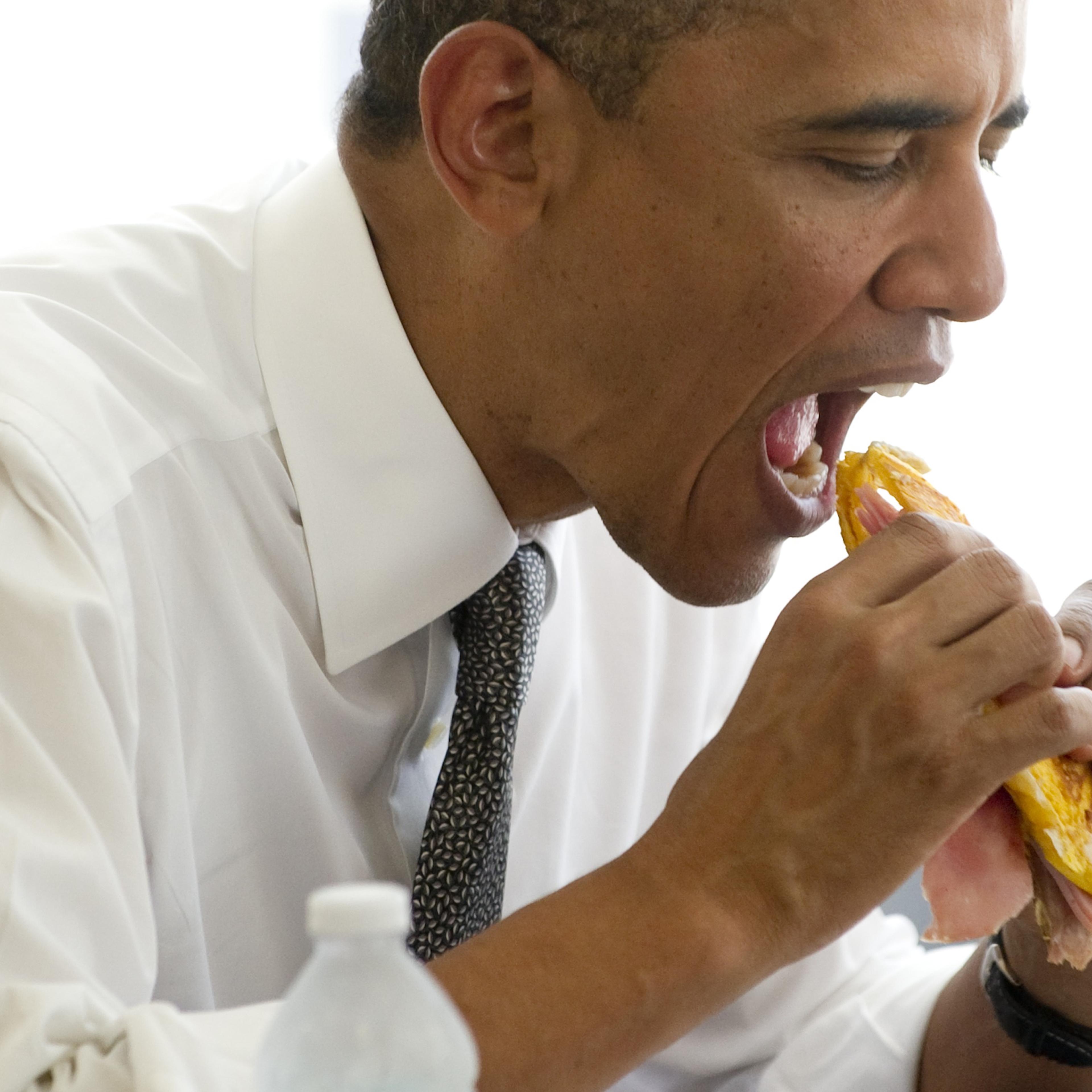 US President Barack Obama eats a "median