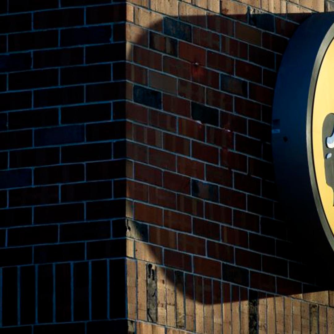Buffalo Wild Wings Ahead of Earns