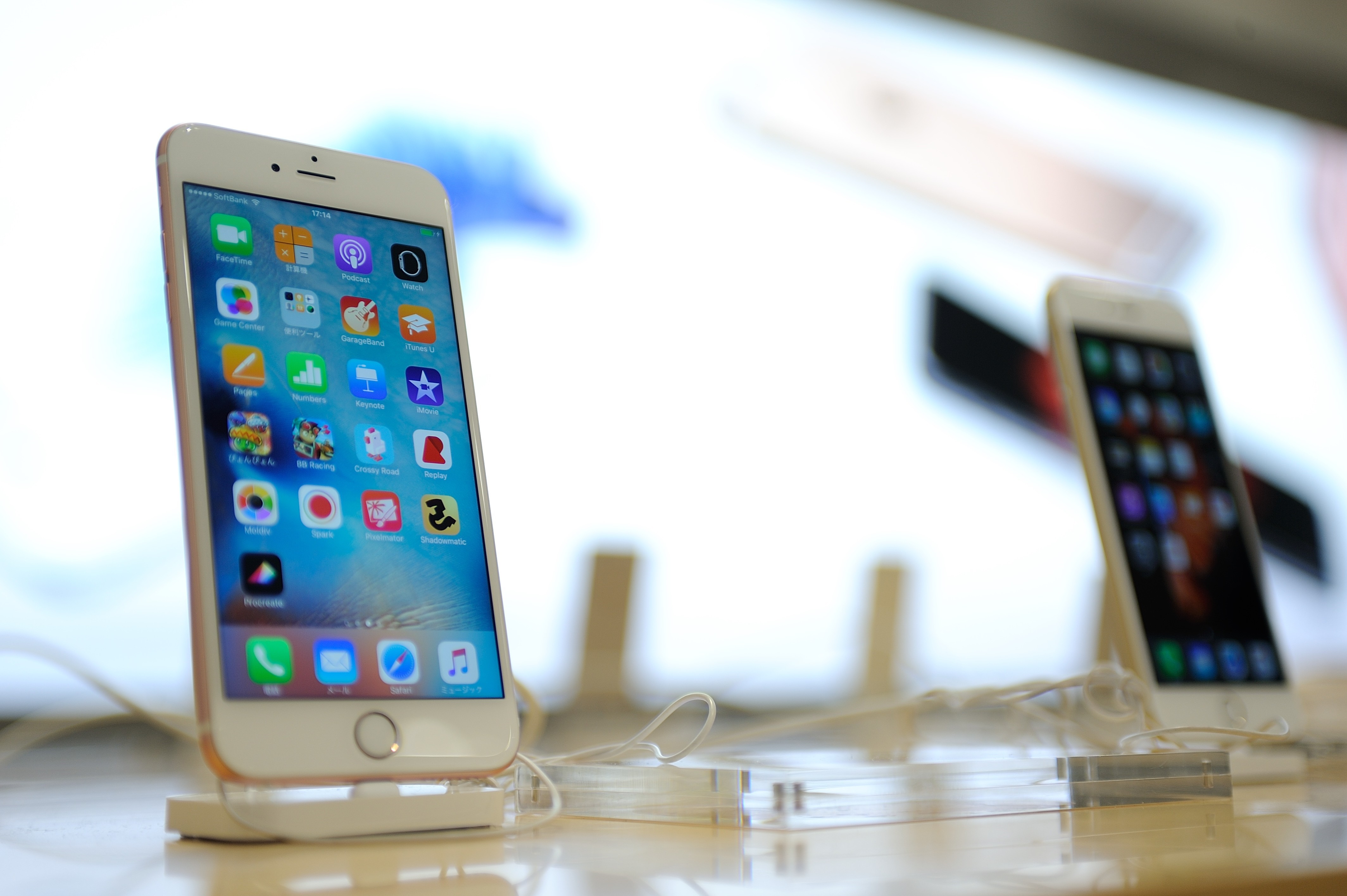 The new iPhone 6s Plus are display in a Softbank store at the high-end shopping district of Ginza in Tokyo, Japan, on Sept. 25, 2015.