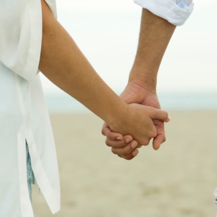couple-holding-hands-rear-view