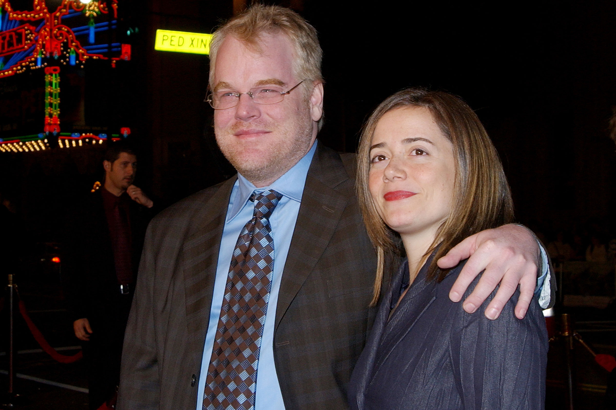 Philip Seymour Hoffman and Mimi O'Donnell at a premiere at Mann's Chinese Theater in Hollywood, California in 2004.