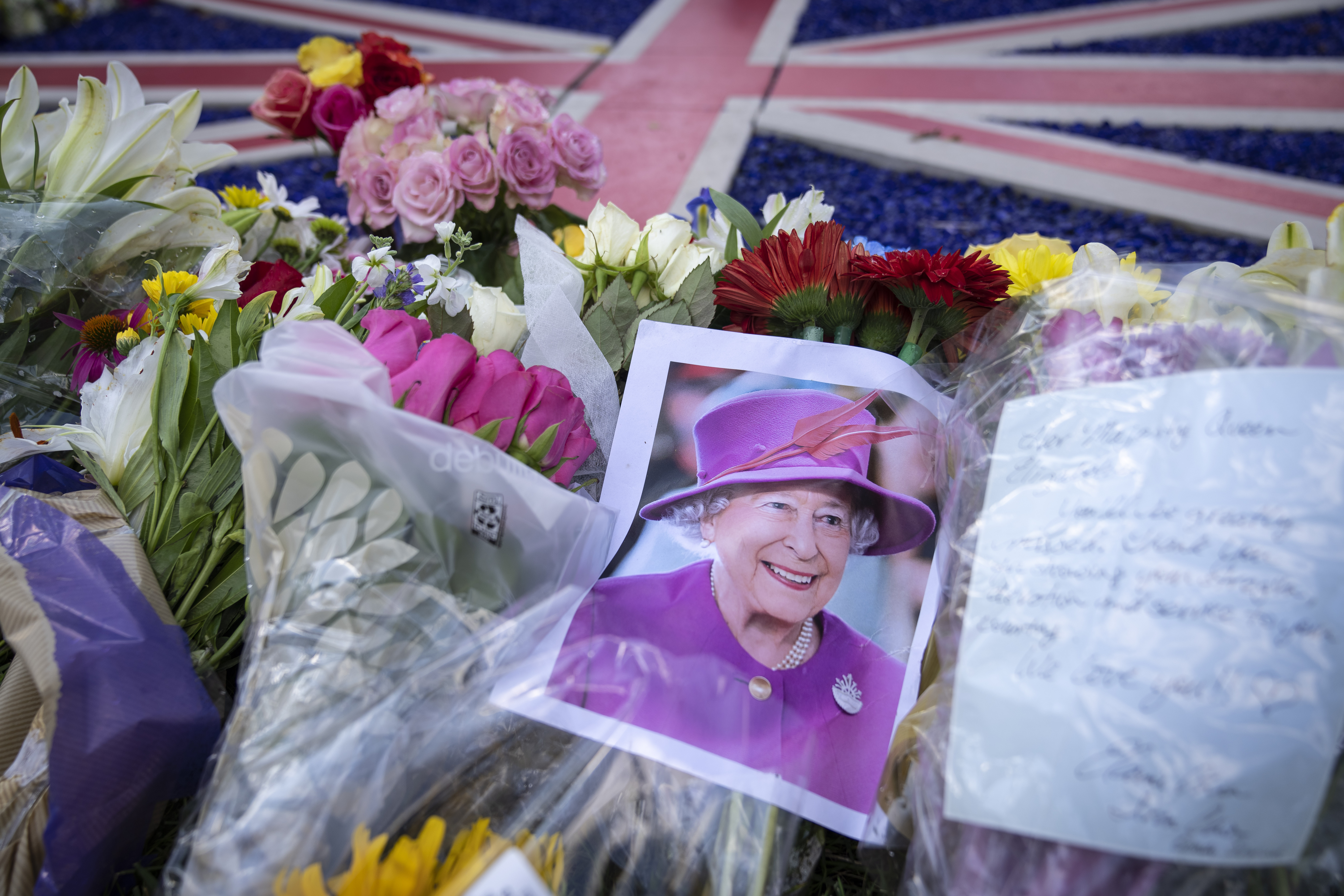 U.S. Reacts To The Passing Of Queen Elizabeth II