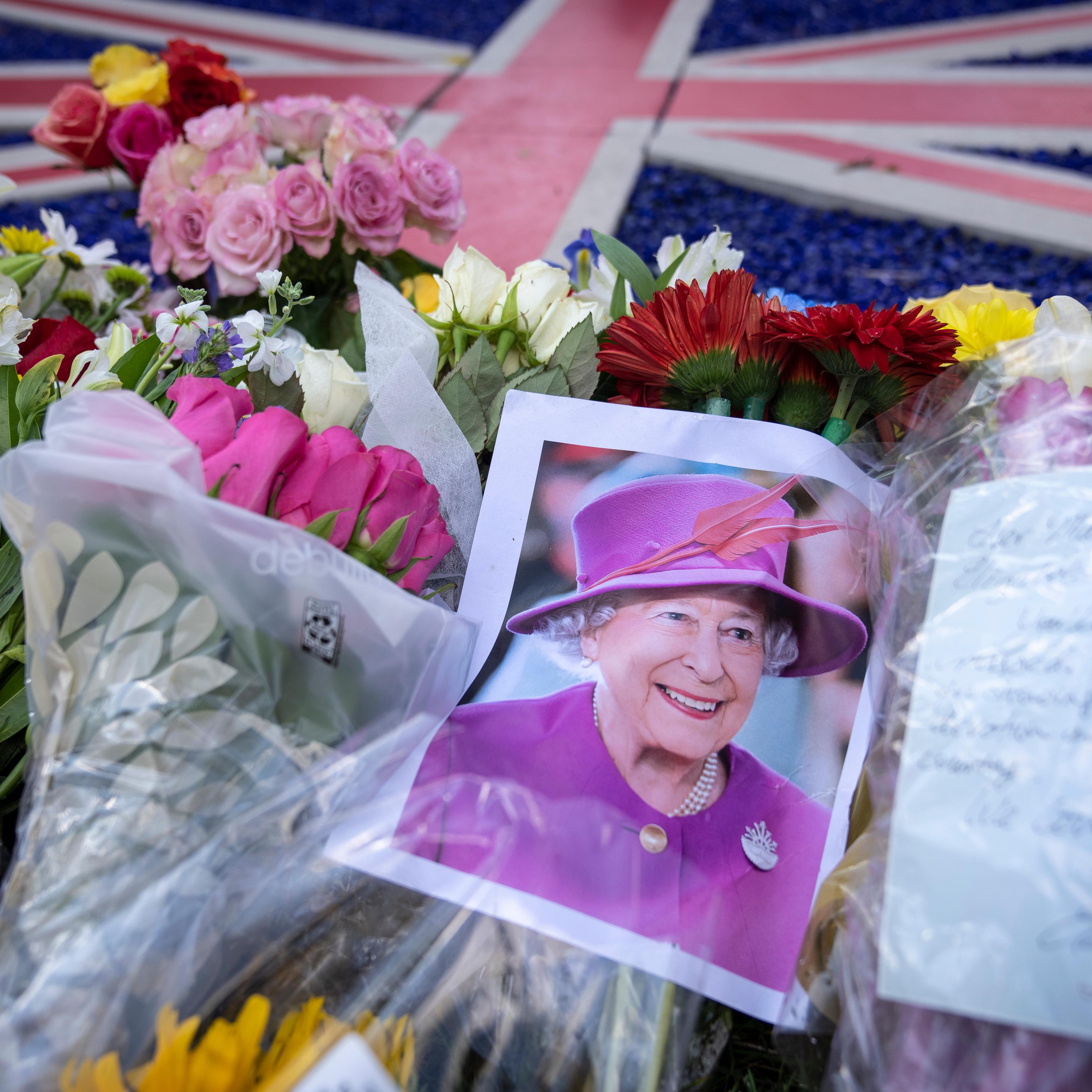 U.S. Reacts To The Passing Of Queen Elizabeth II