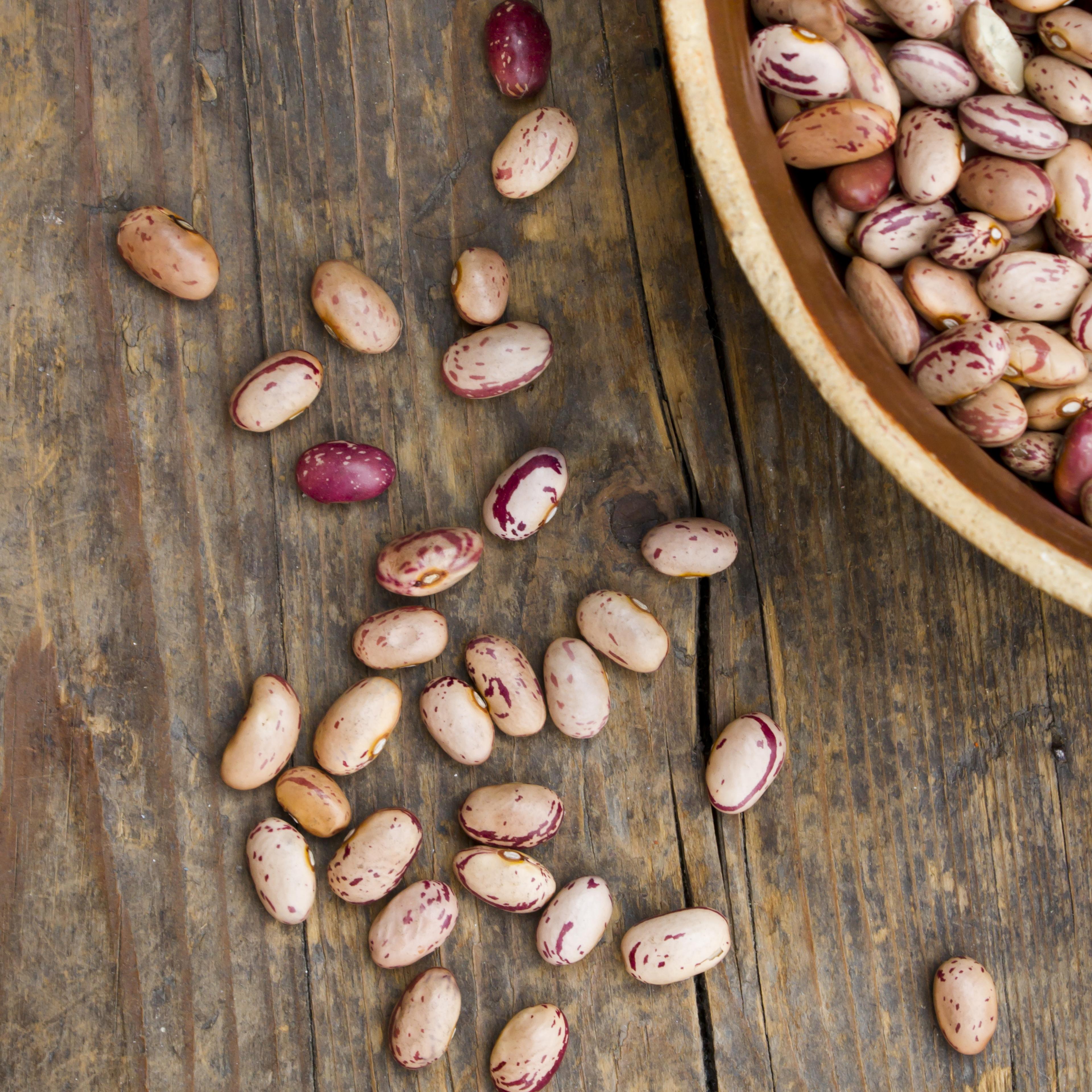 borlotti-beans-wodden-table