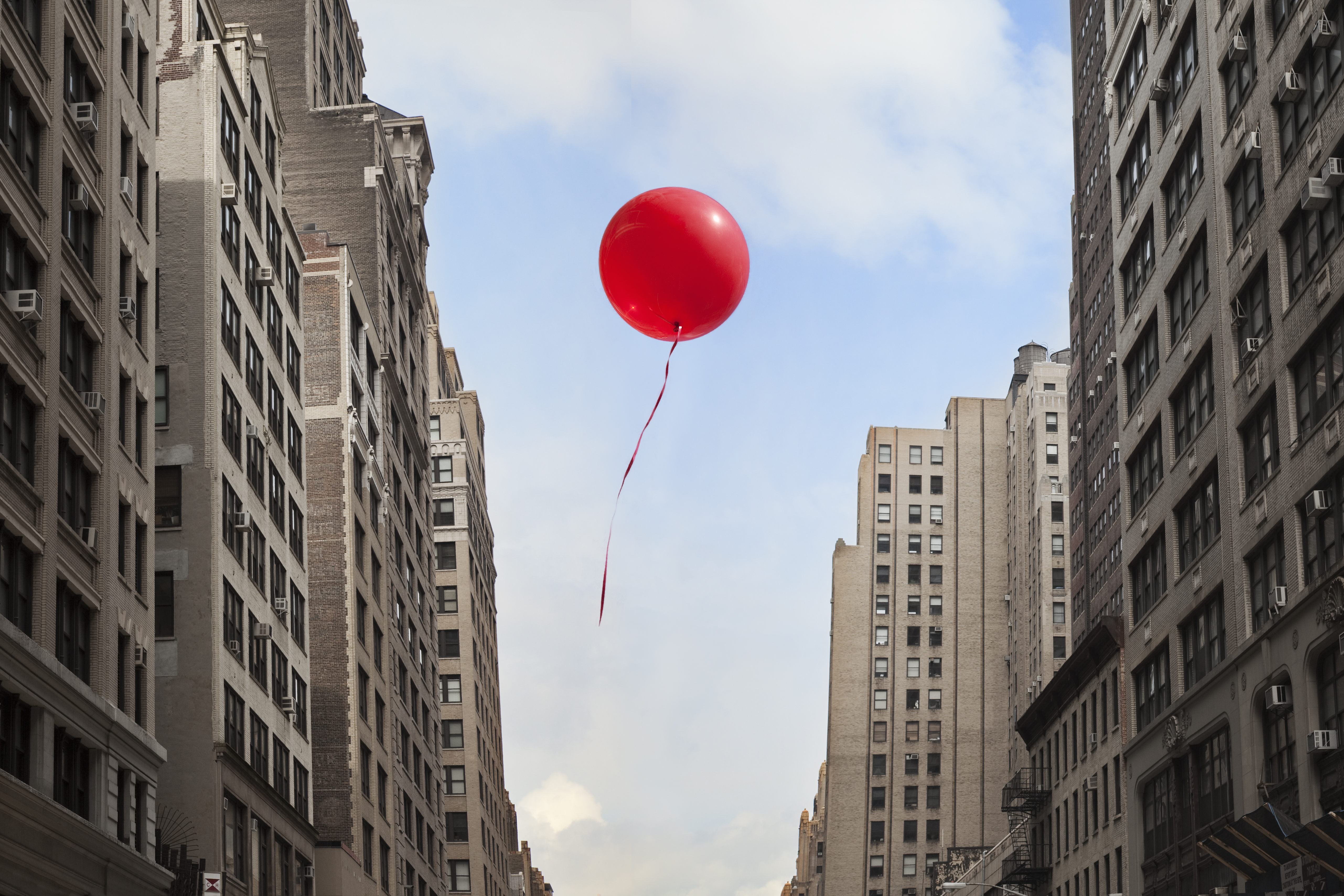 red-balloon-sky-city