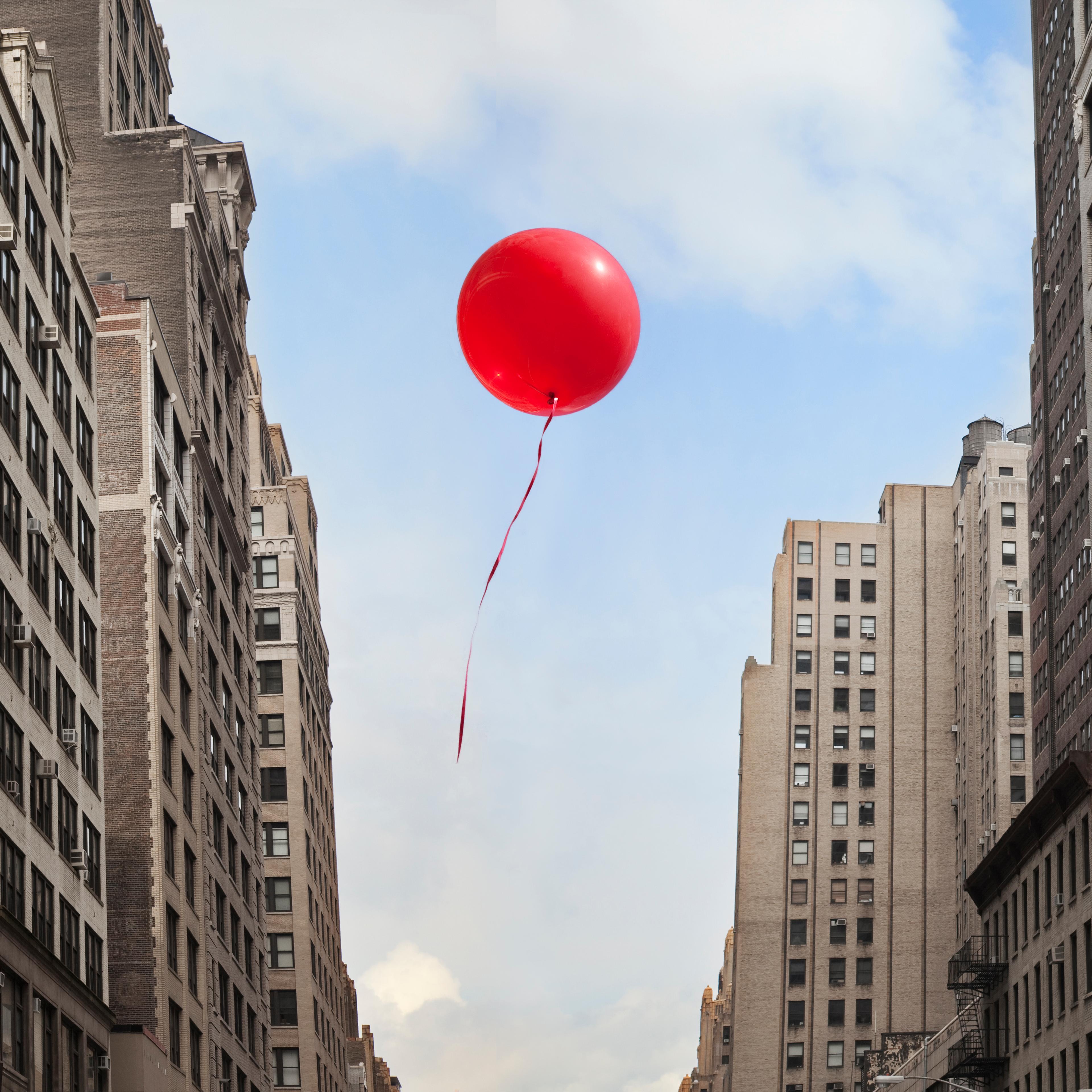 red-balloon-sky-city