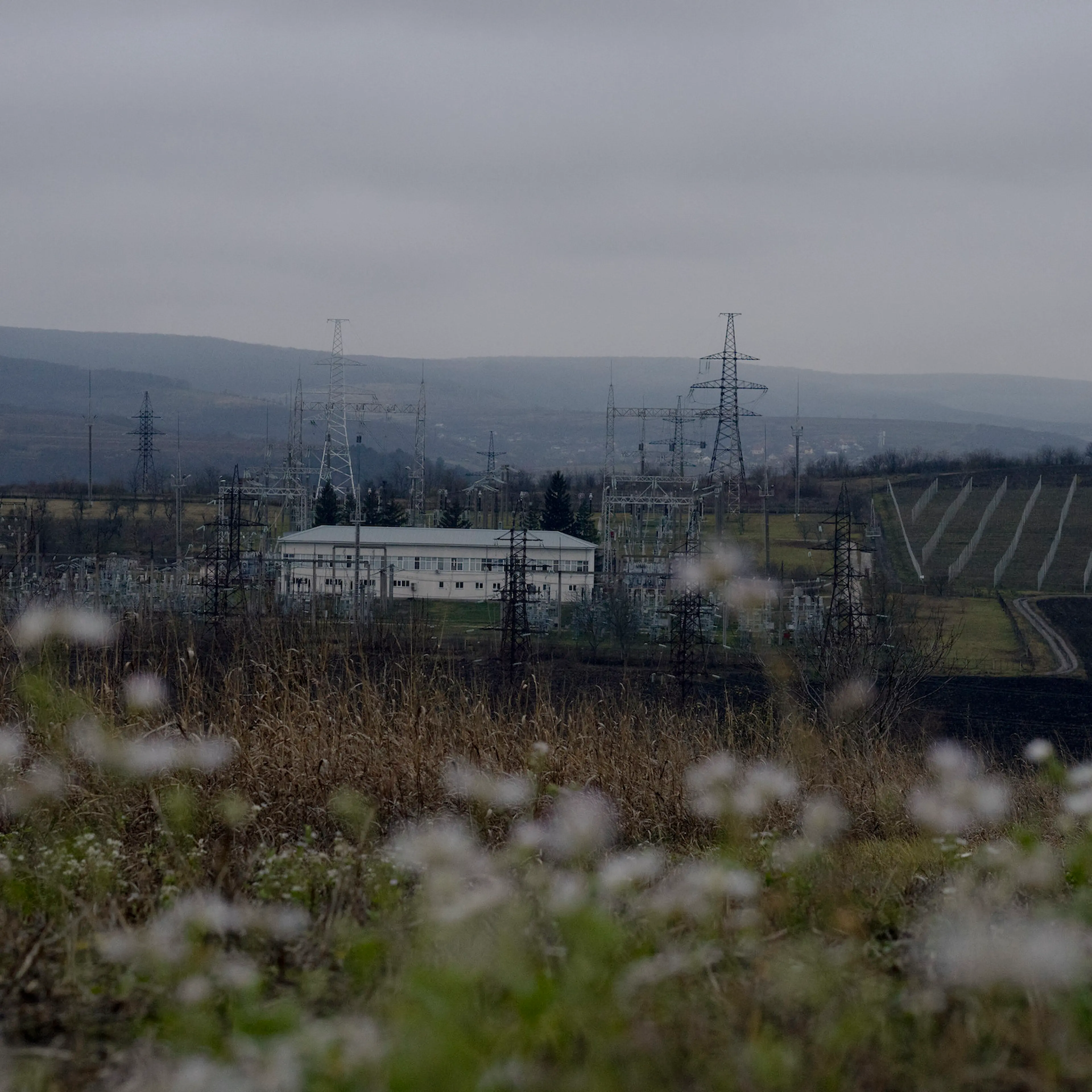 An electrical substation that delivers electricity to Chi?in?u, near the village of Negre?ti, Moldova on Nov. 30, 2022. (Andreea Campeanu/The New York Times)