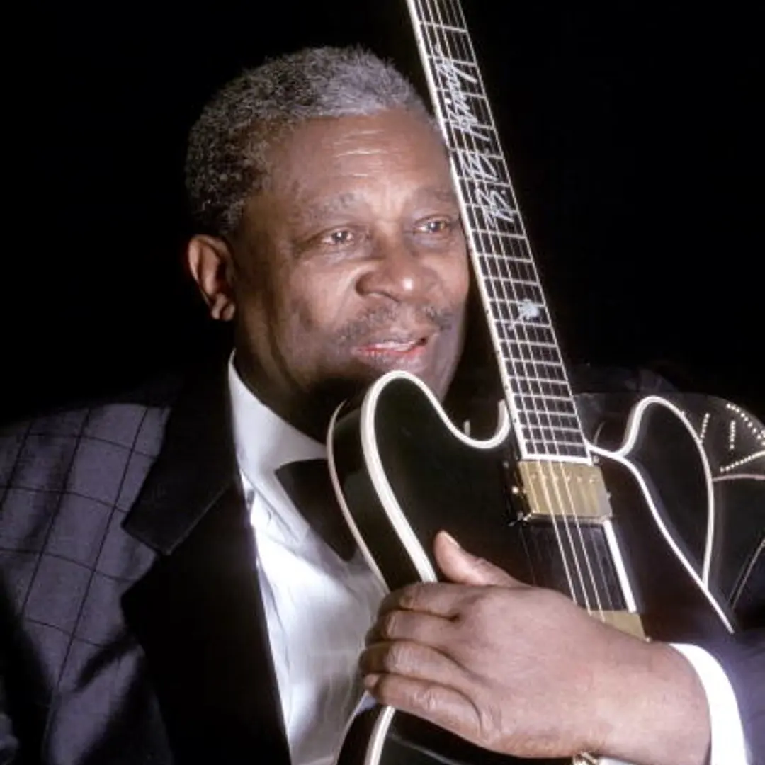 B.B. King poses for a portrait session with his Gibson hollowbody electric guitar nicknamed "Lucille" in 1995.