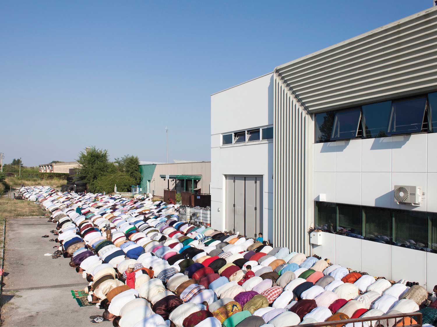 Hidden Islam: Islamic Makeshift Places of Worship Revealed in Italy