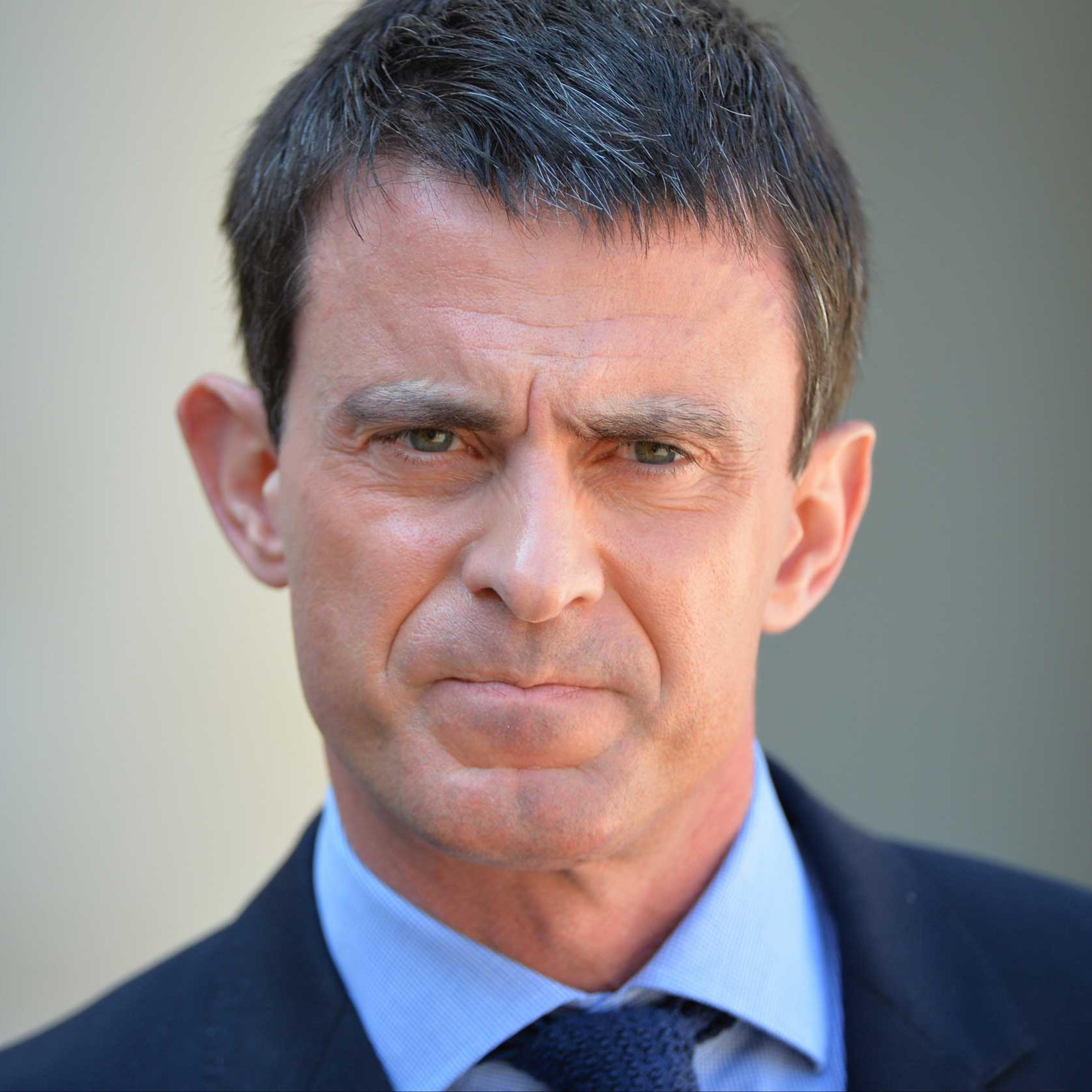 French Prime Minister Manuel Valls makes a statement following the weekly cabinet meeting at the Elysee Palace in Paris on April 22, 2015.